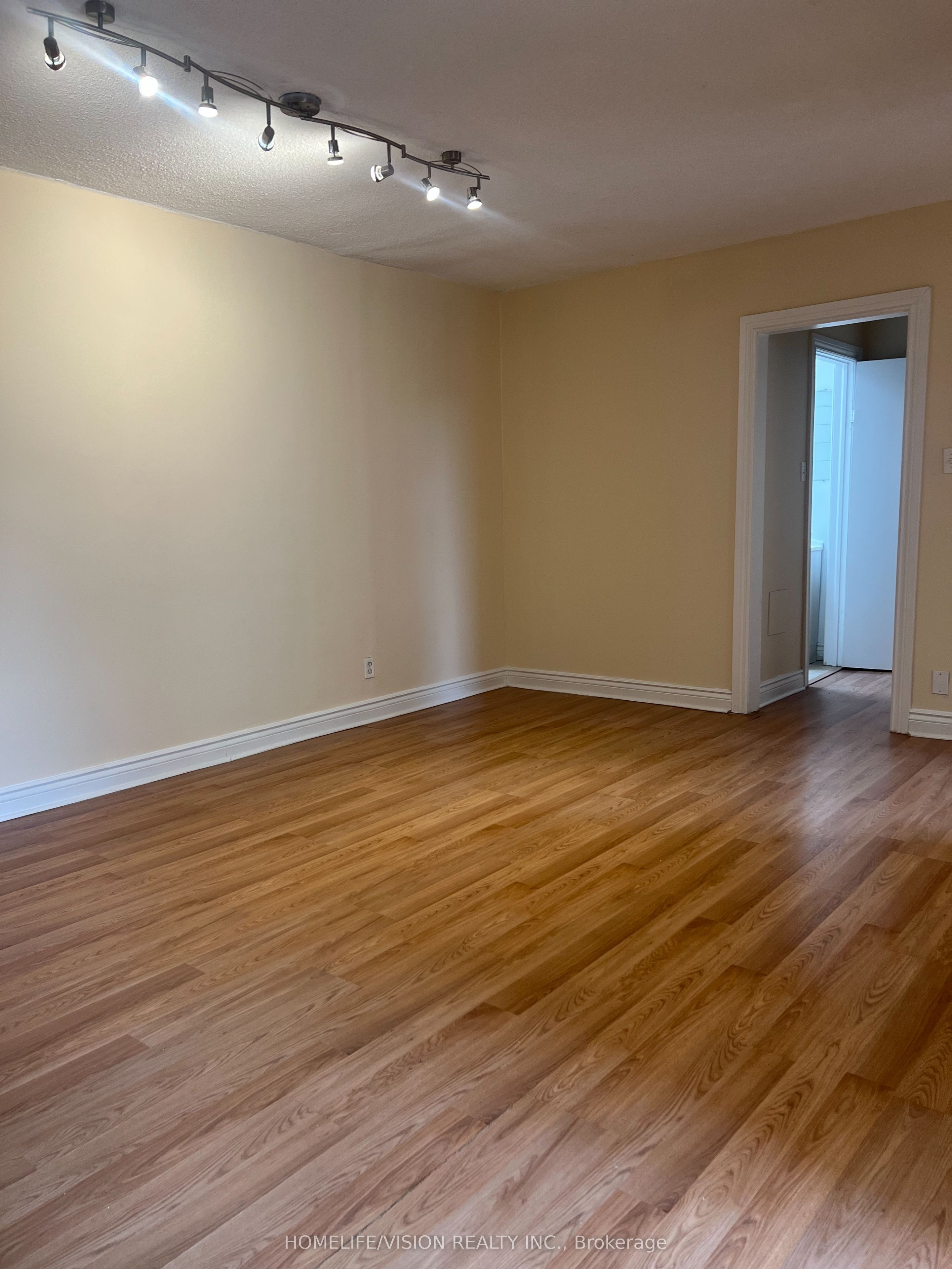 788 Eglinton Avenue E 1 Property Photo 4