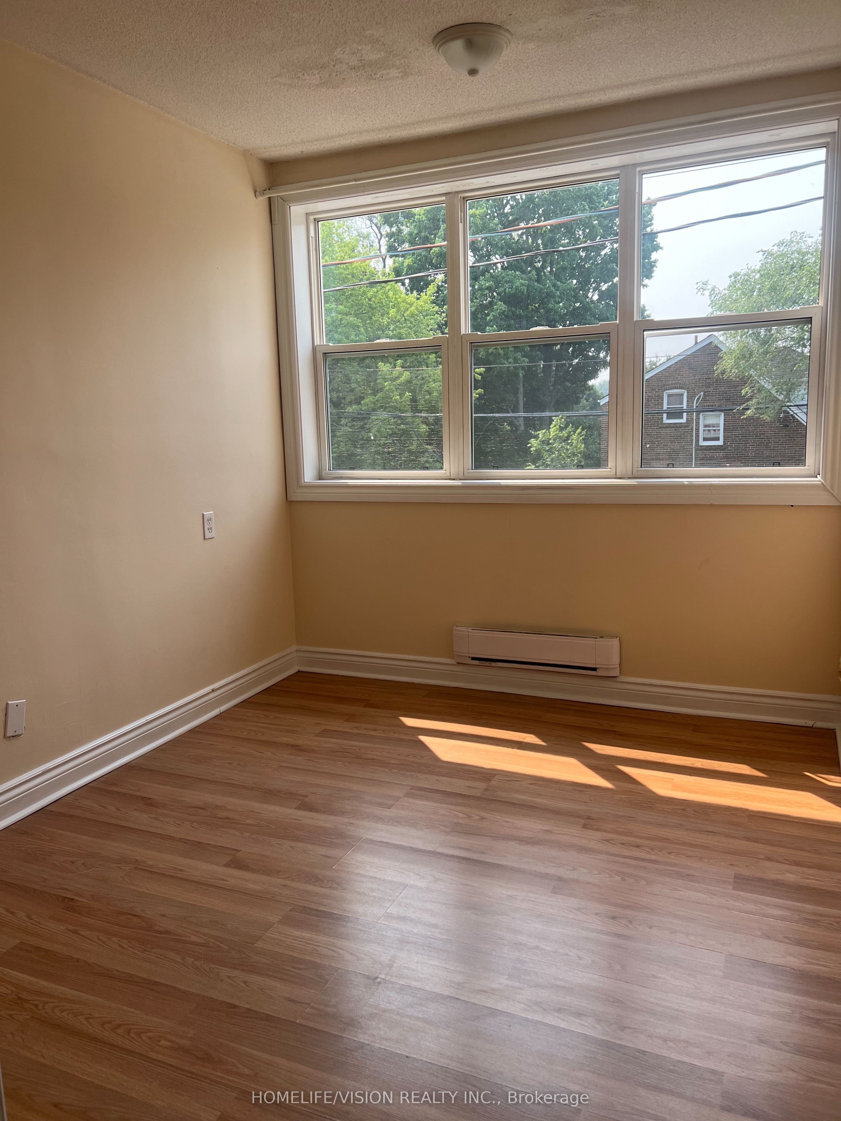 788 Eglinton Avenue E 1 Property Photo 6