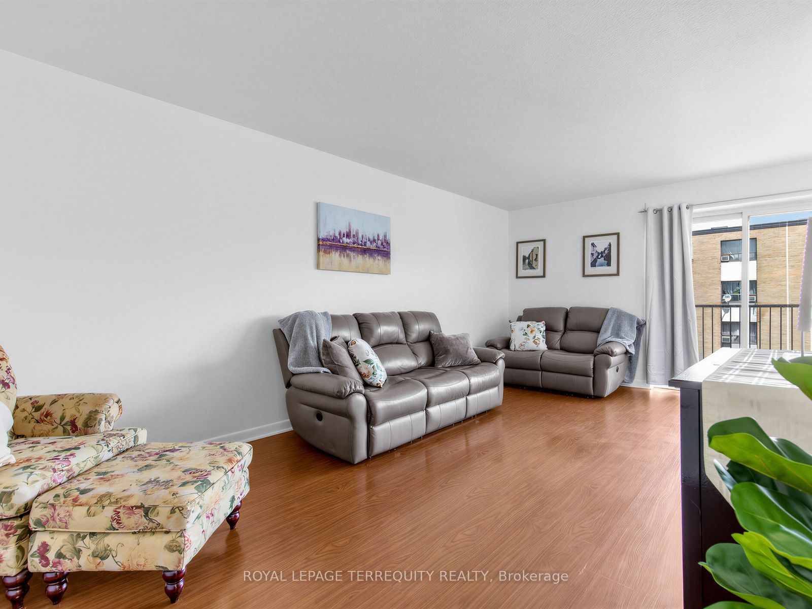 8 Kingsbridge Court 404