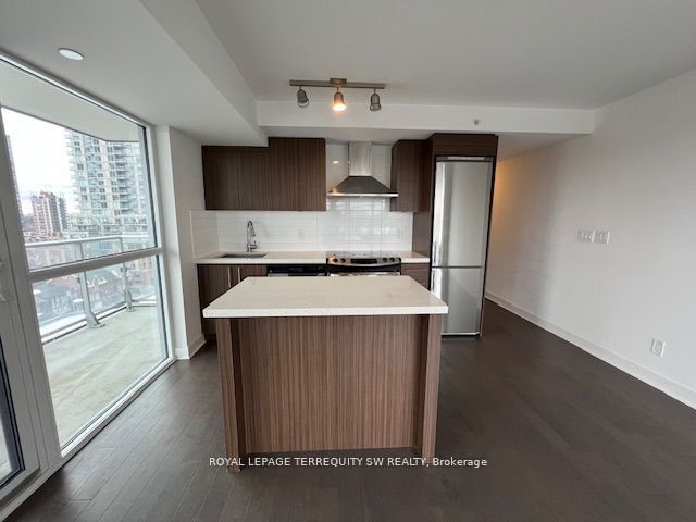 58 Orchard View Boulevard 902 Property Photo 4