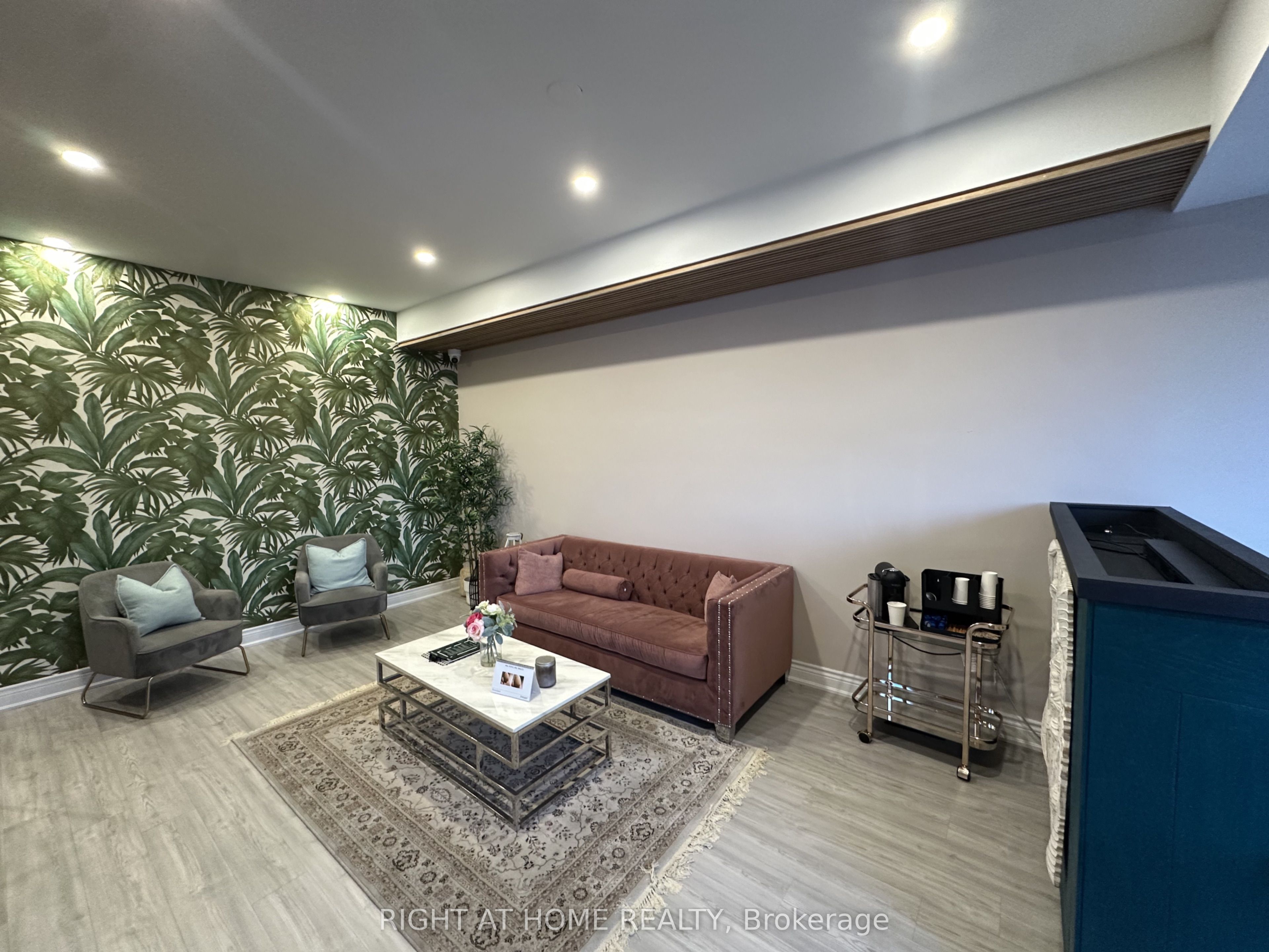 1639 Eglinton Avenue W Room 2 Property Photo 3