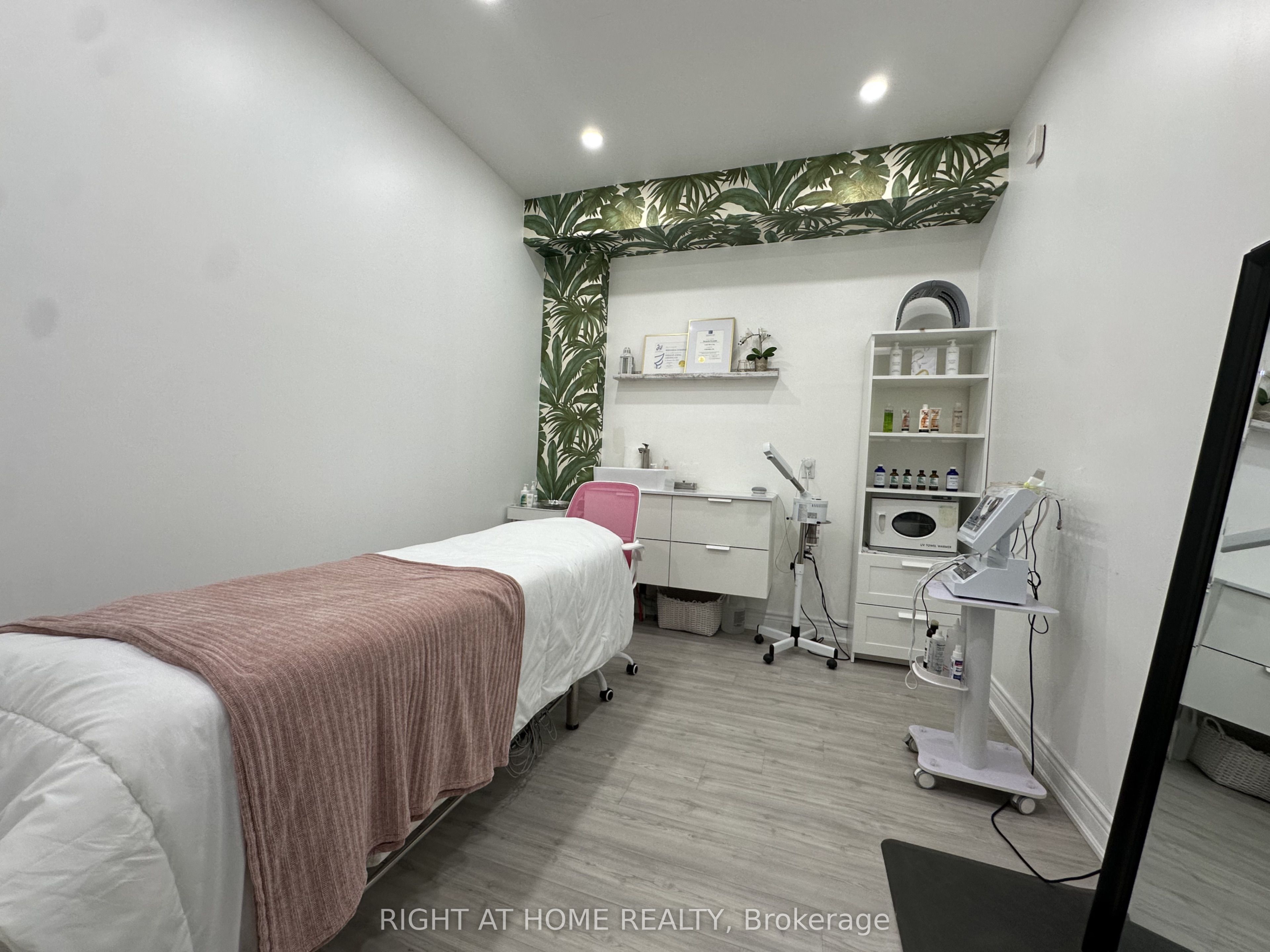1639 Eglinton Avenue W Room 2 Property Photo 7