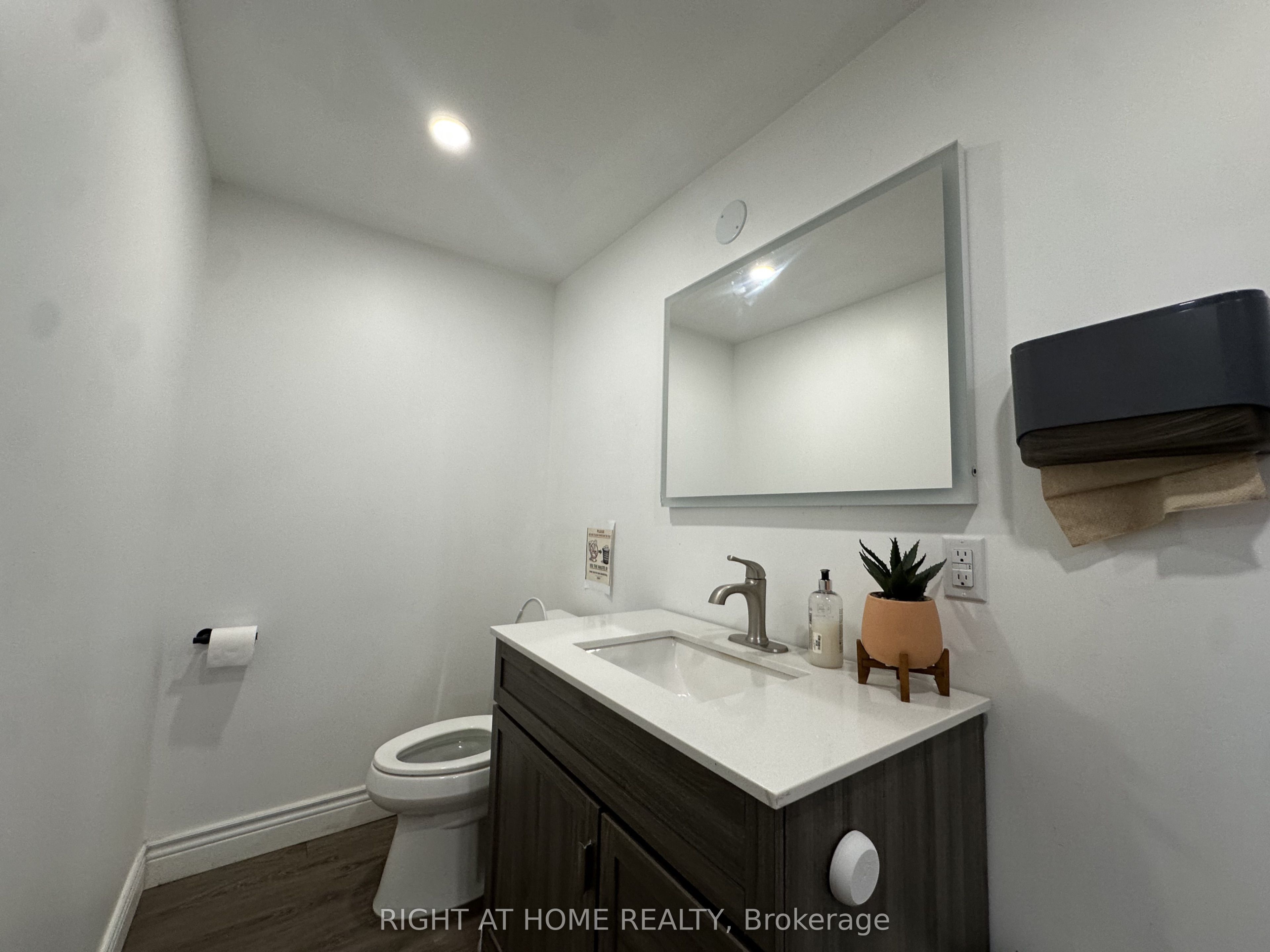 1639 Eglinton Avenue W Room 2 Property Photo 10