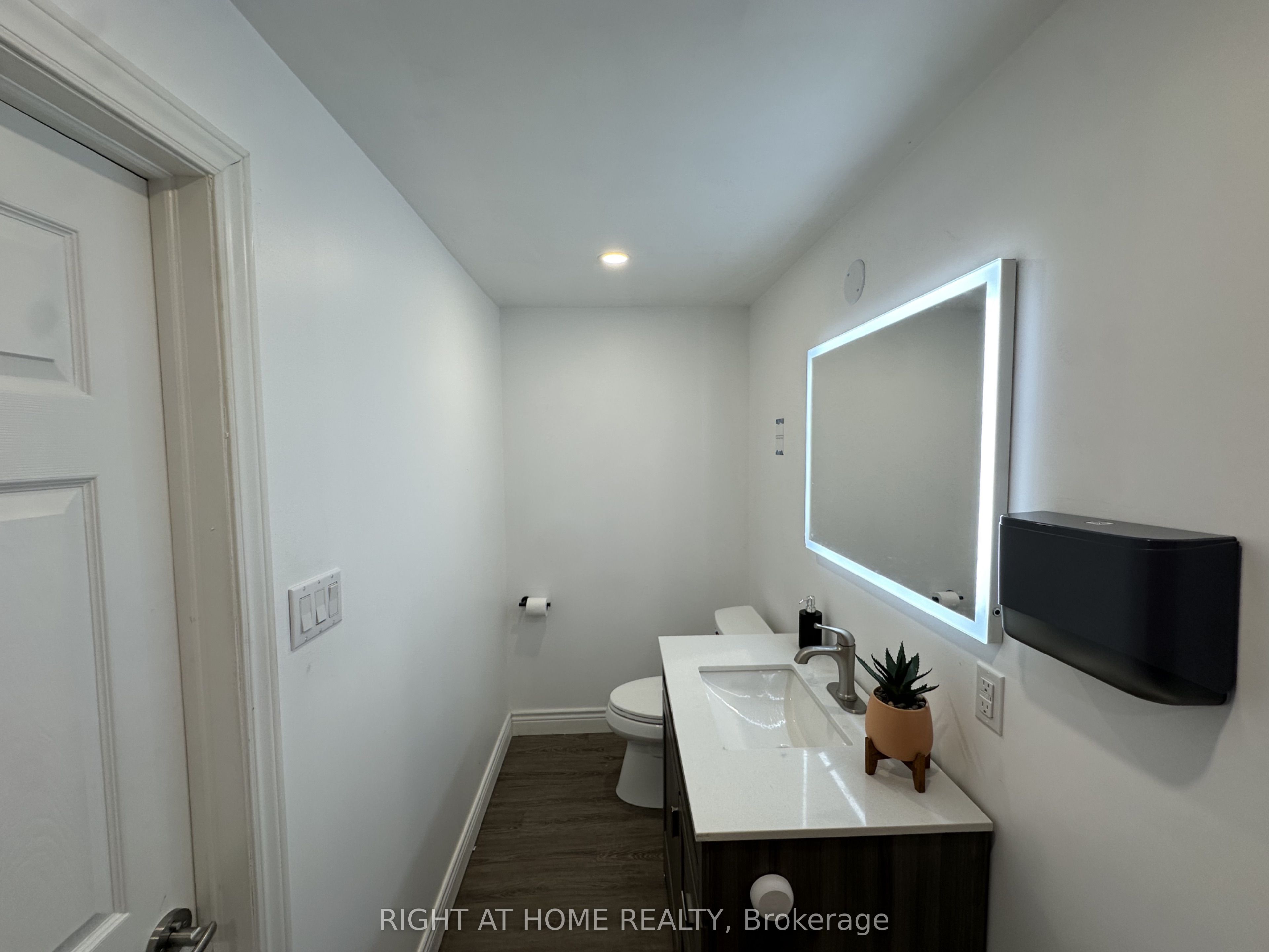 1639 Eglinton Avenue W Room 2 Property Photo 17