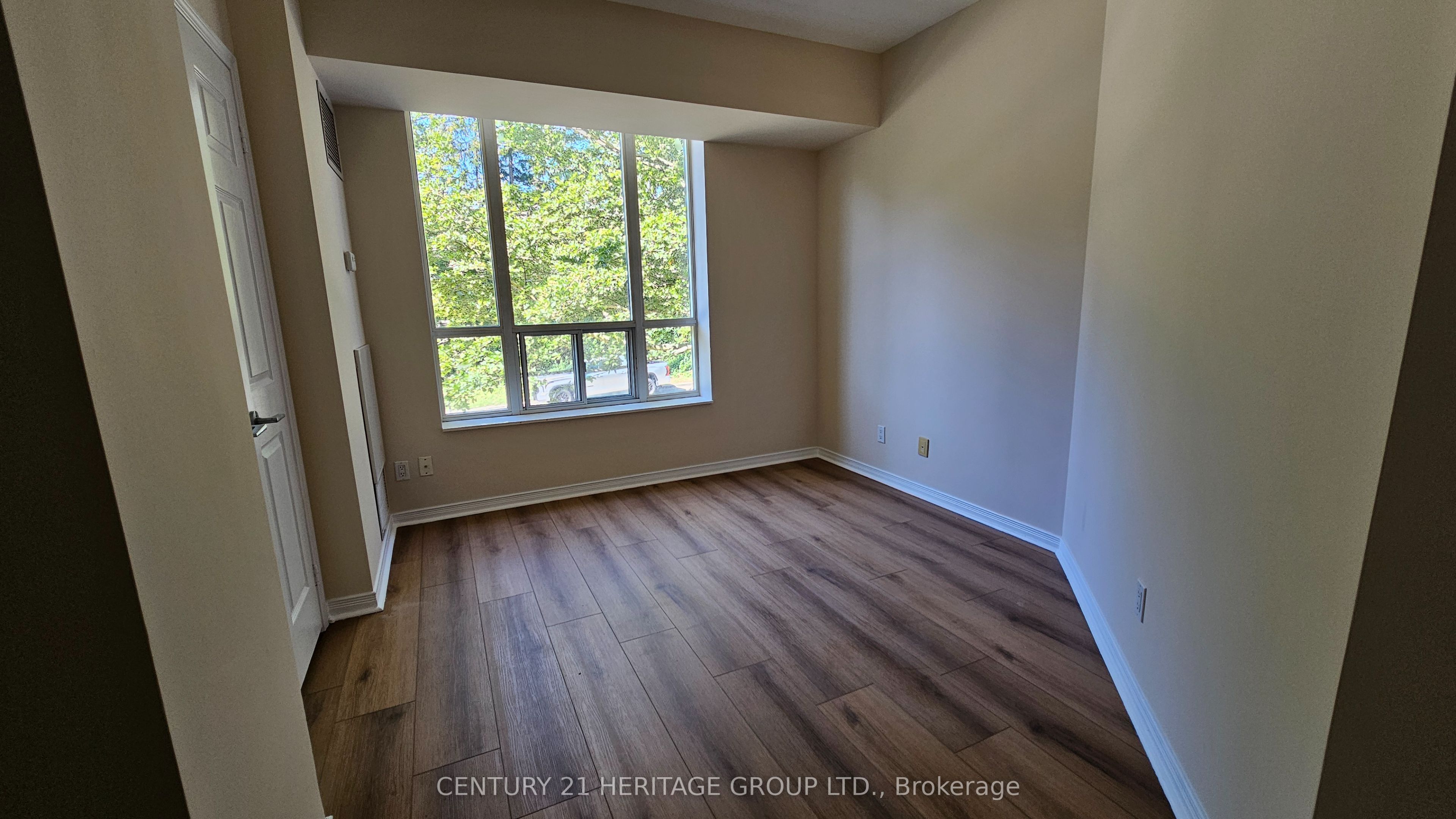 451 Rosewell Avenue 202 Property Photo 14