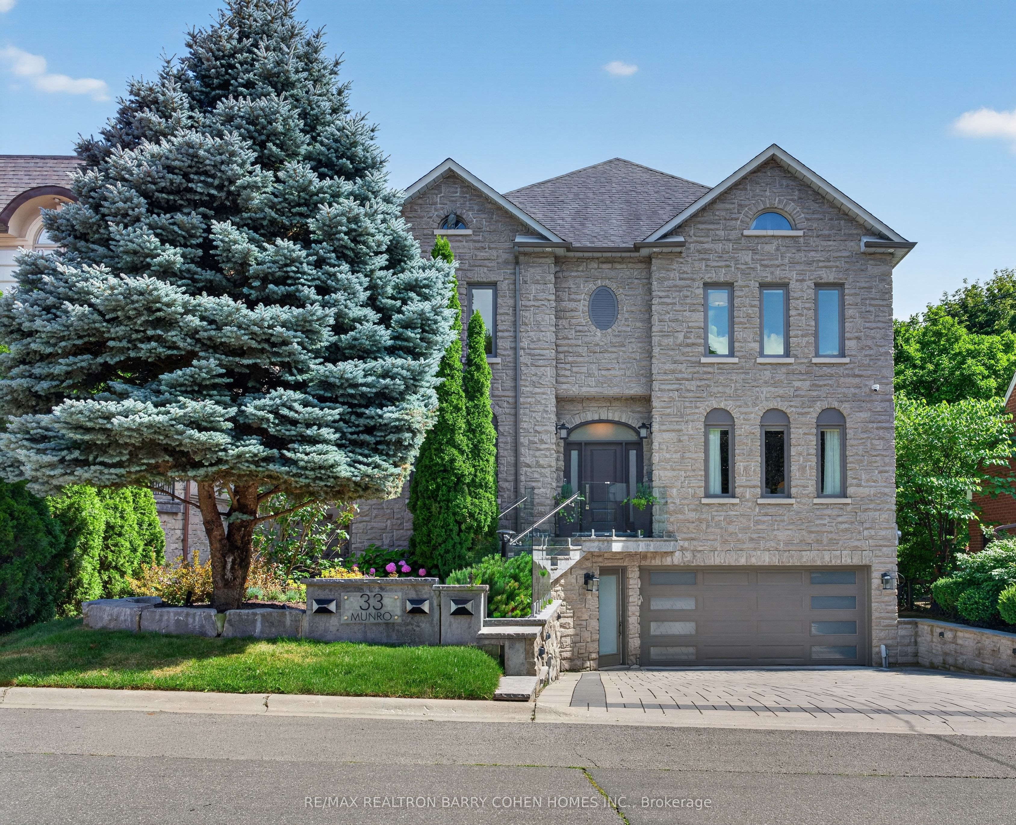 33 Munro Boulevard Property Photo 1