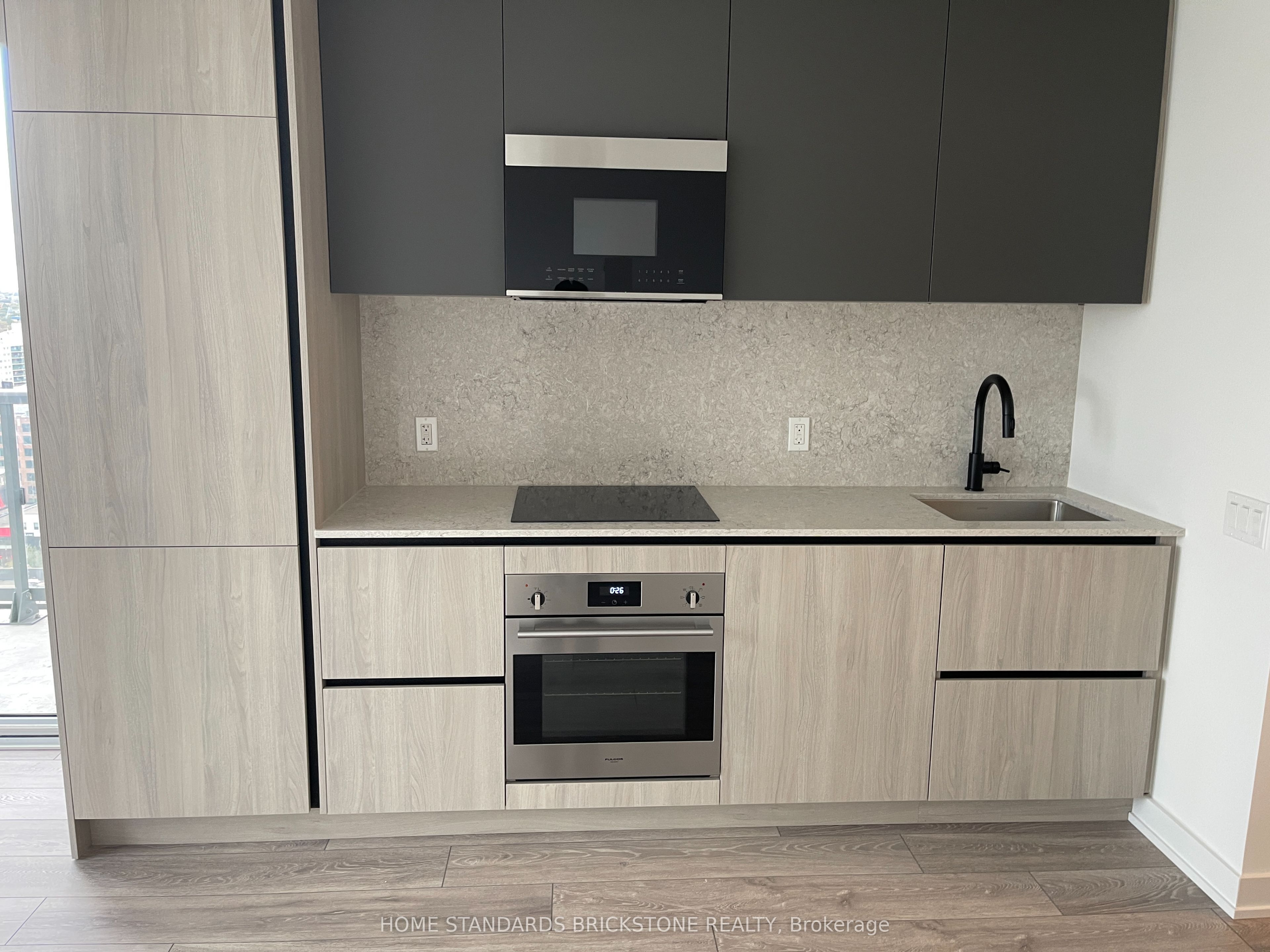 108 Peter Street 2011 Property Photo 3