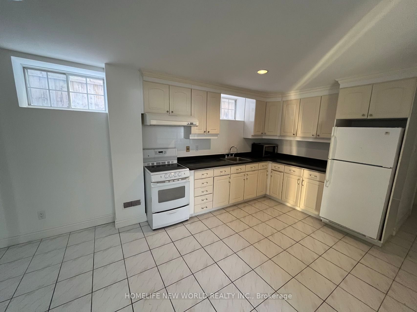 298 Mckee Avenue Lower Property Photo 4