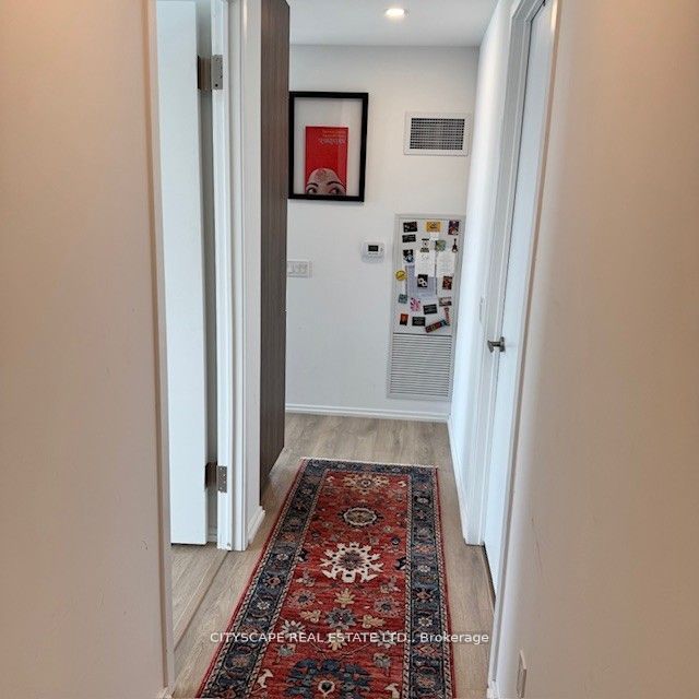 197 Yonge Street 4402 Property Photo 3