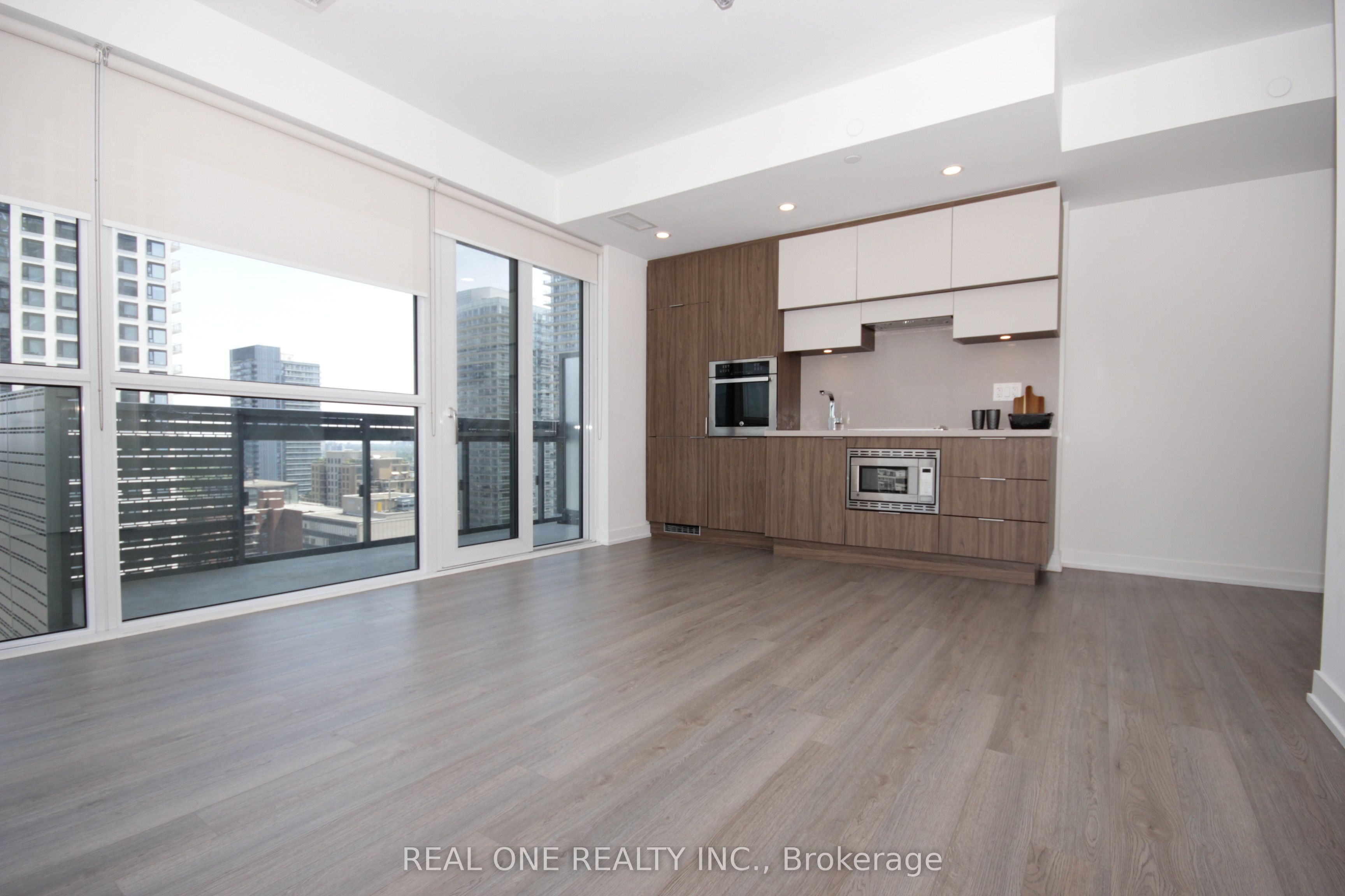 39 Roehampton Avenue 1709 Property Photo 5