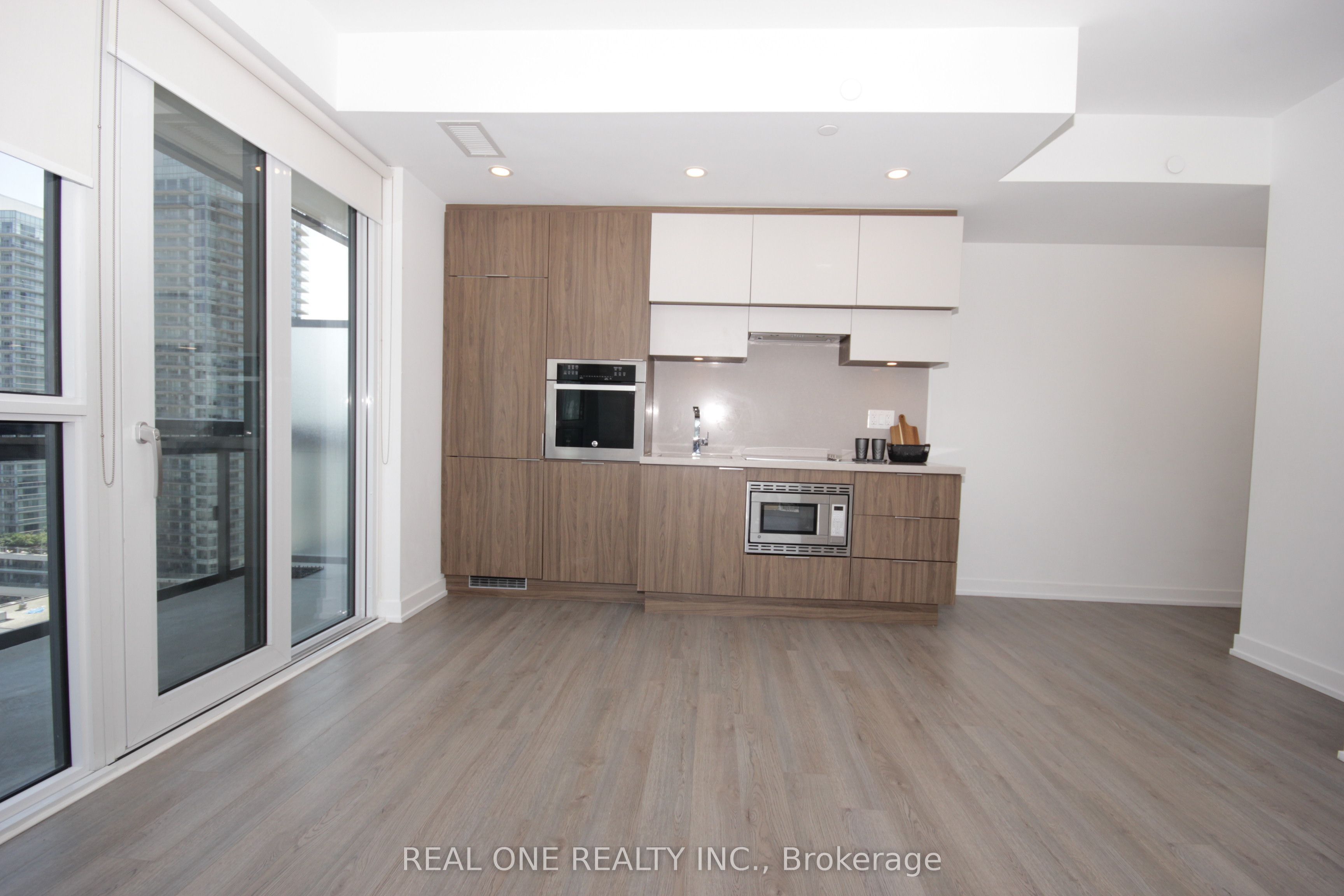 39 Roehampton Avenue 1709 Property Photo 6