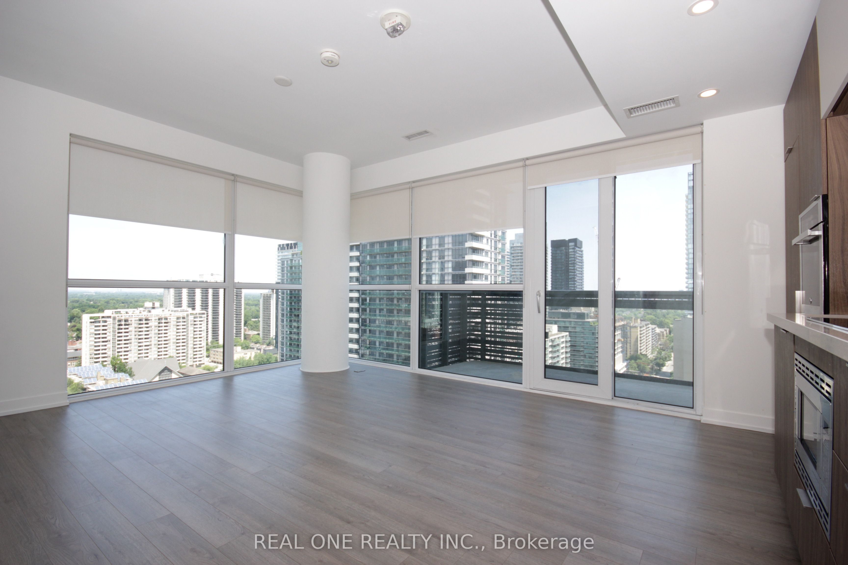 39 Roehampton Avenue 1709 Property Photo 8