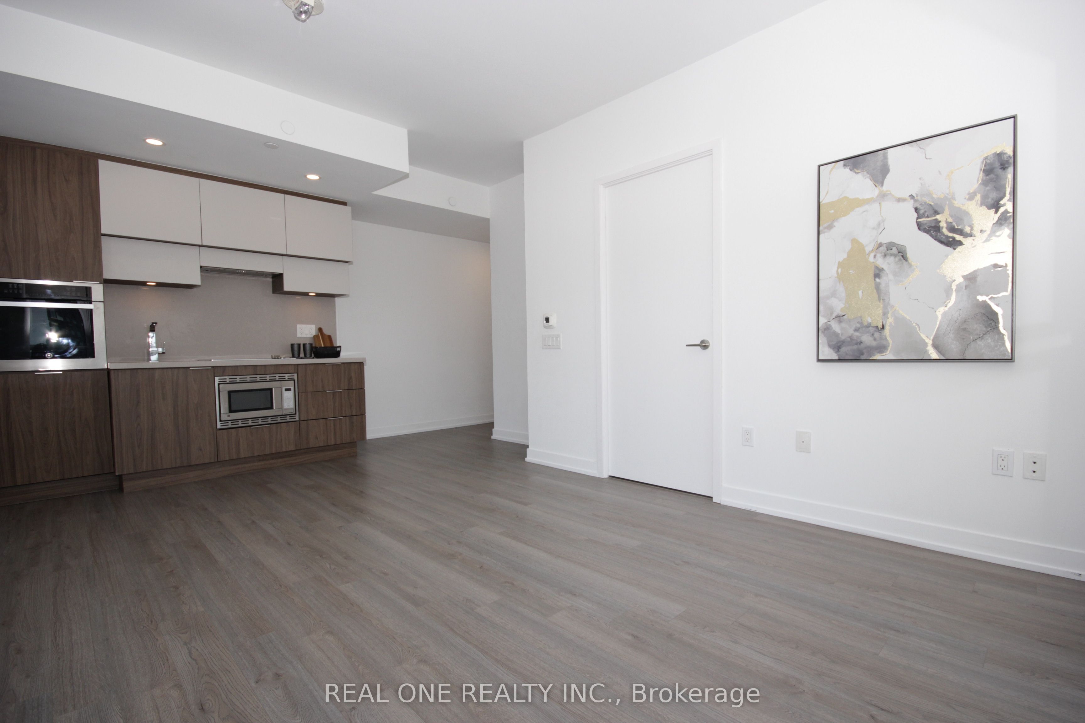 39 Roehampton Avenue 1709 Property Photo 9