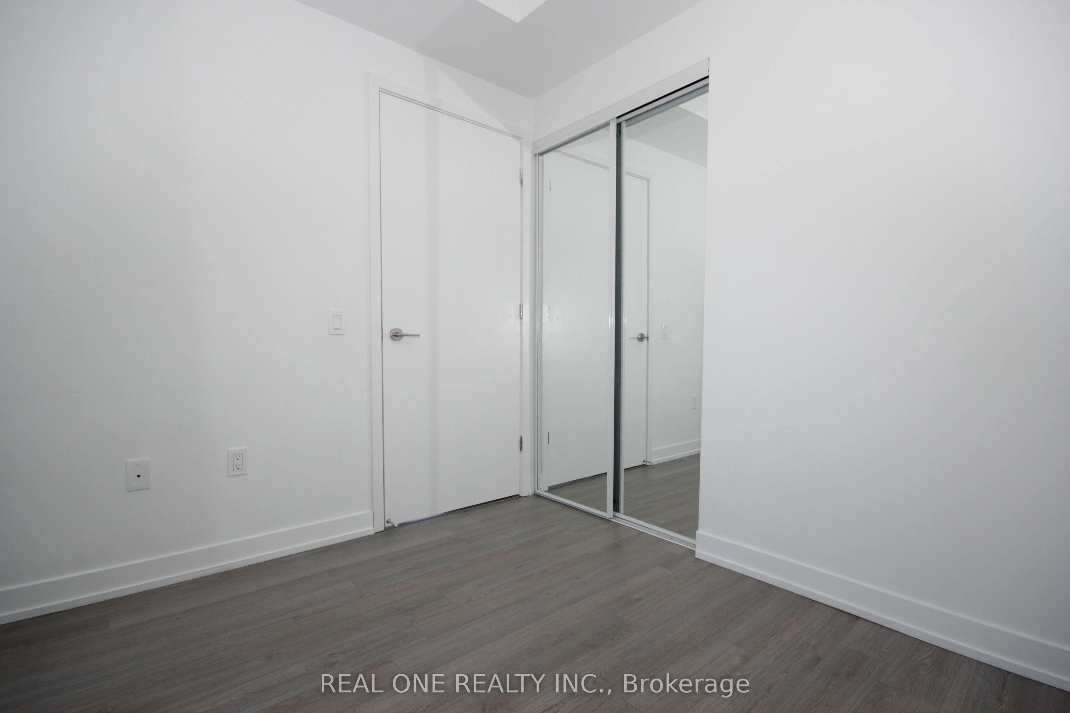 39 Roehampton Avenue 1709 Property Photo 14