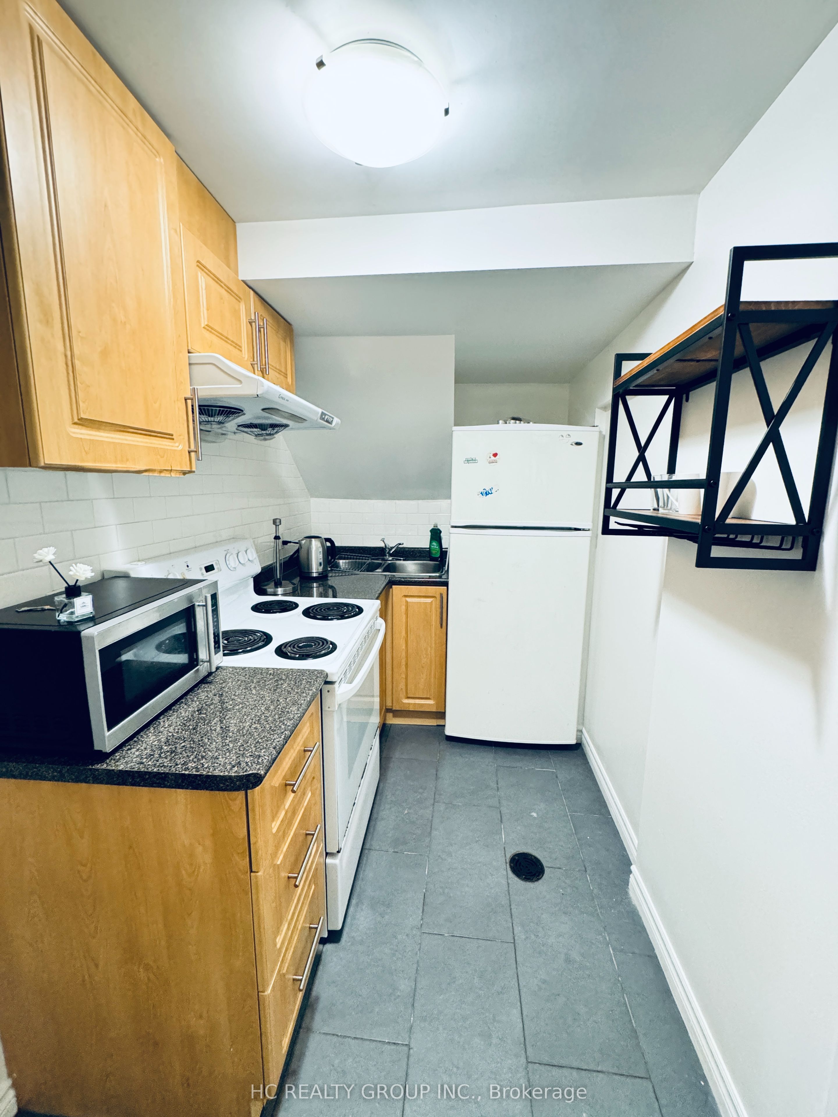 629 Bathurst Street Property Photo 2