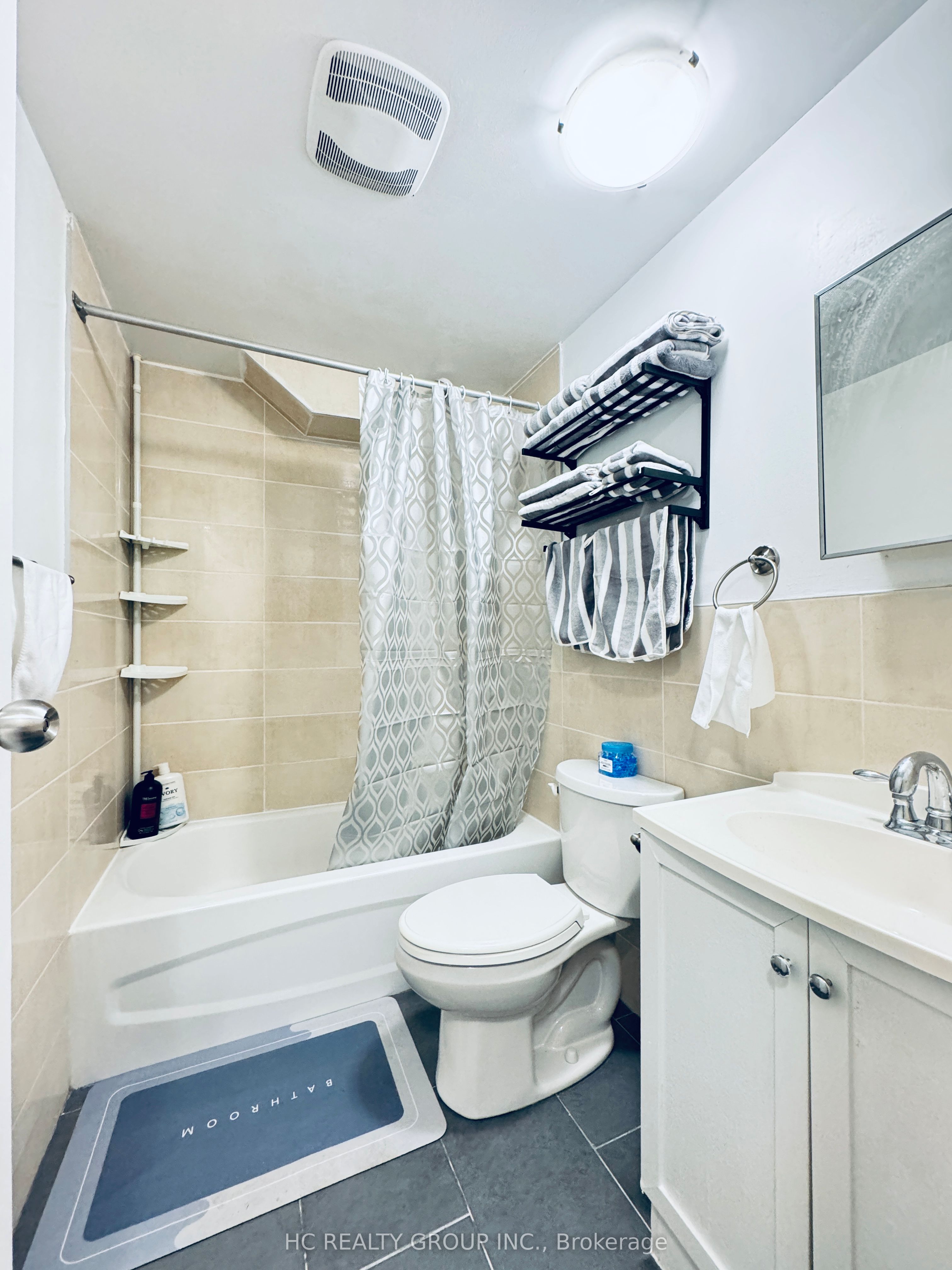 629 Bathurst Street Property Photo 6