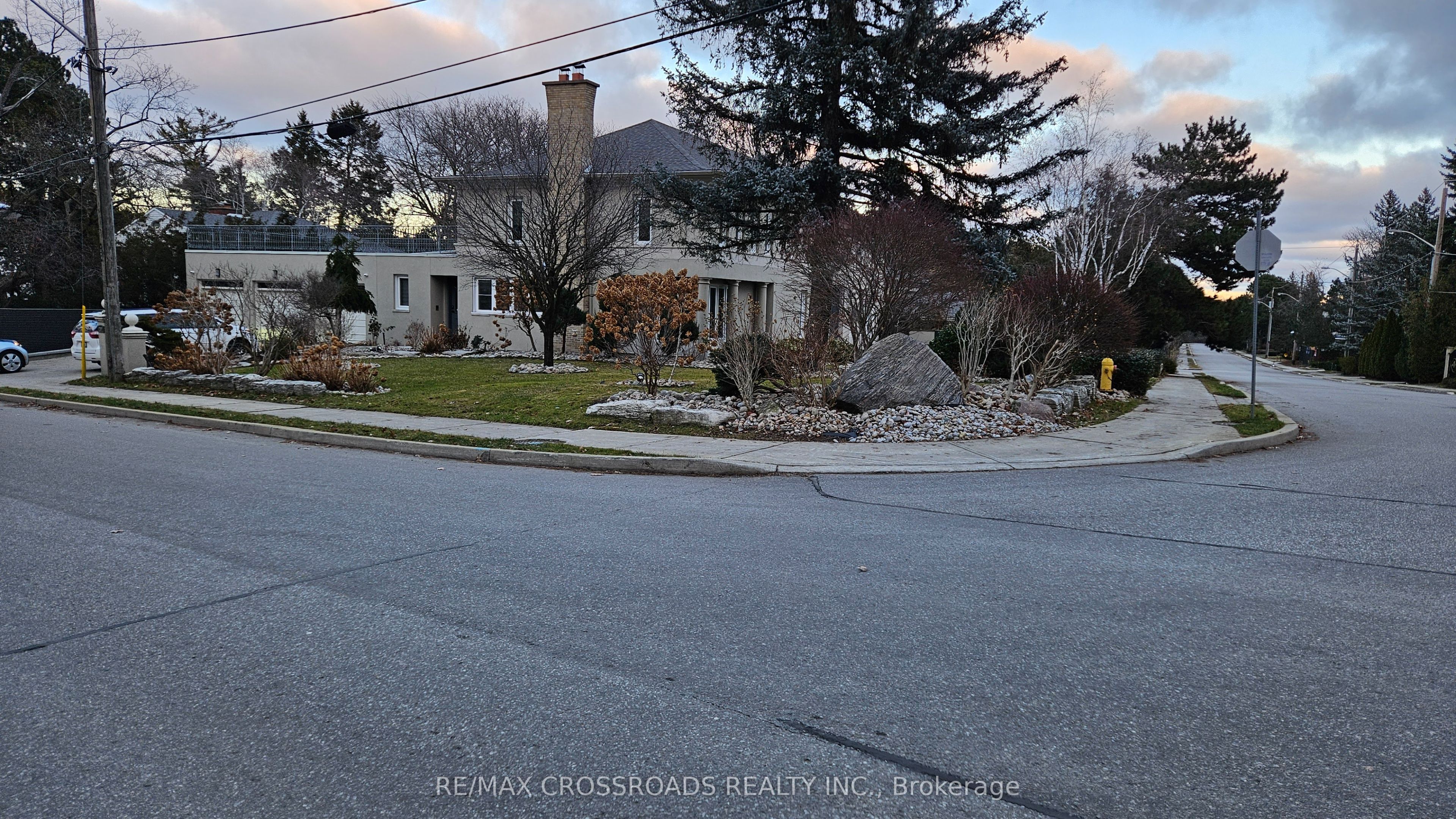 200 The Bridle Path Property Photo 2