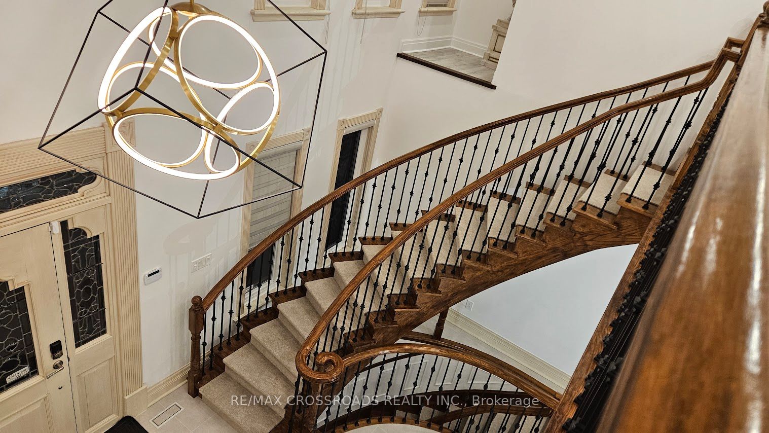 200 The Bridle Path Property Photo 6