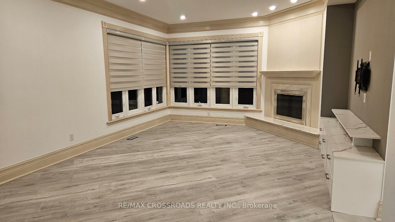 200 The Bridle Path Property Photo 8