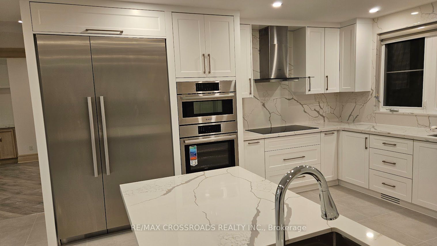 200 The Bridle Path Property Photo 14