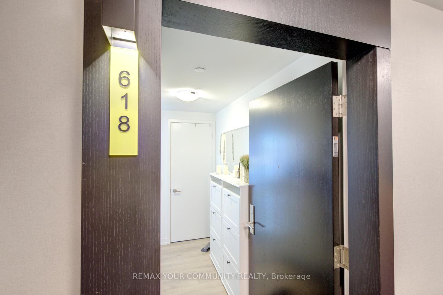 158 Front Street E 618 Property Photo 6