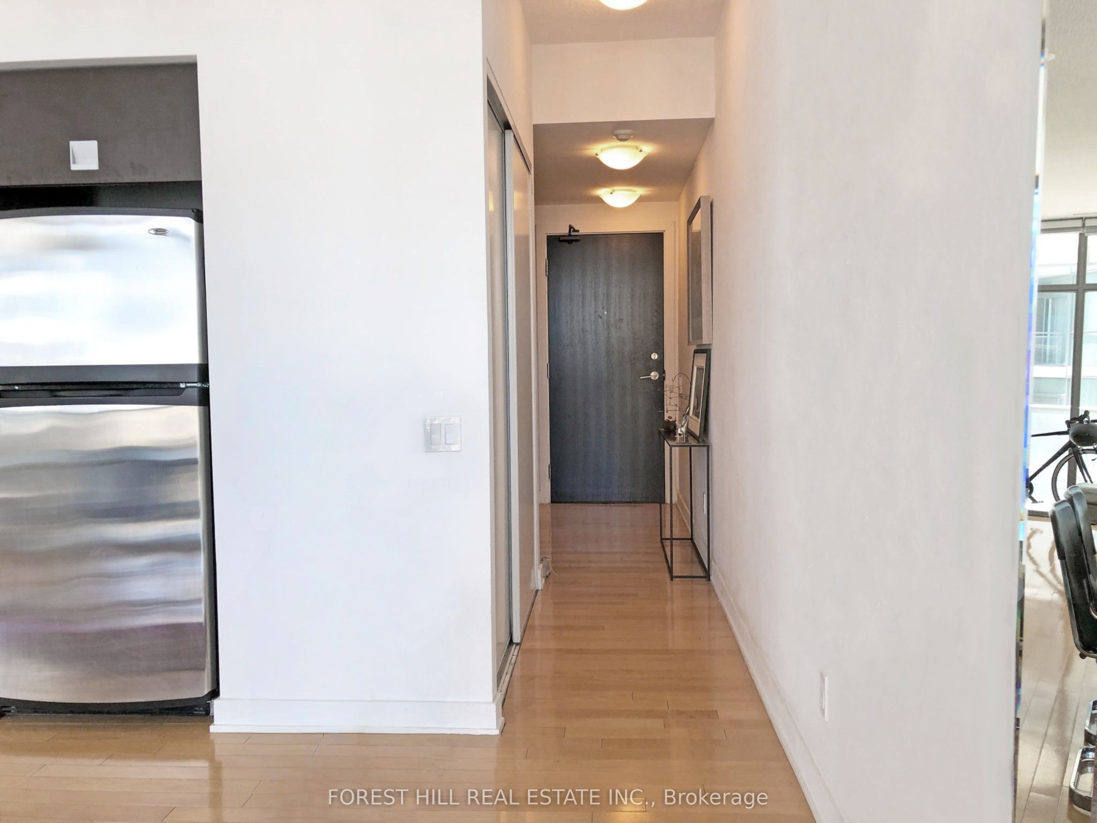 33 Charles Street E 2511 Property Photo 6