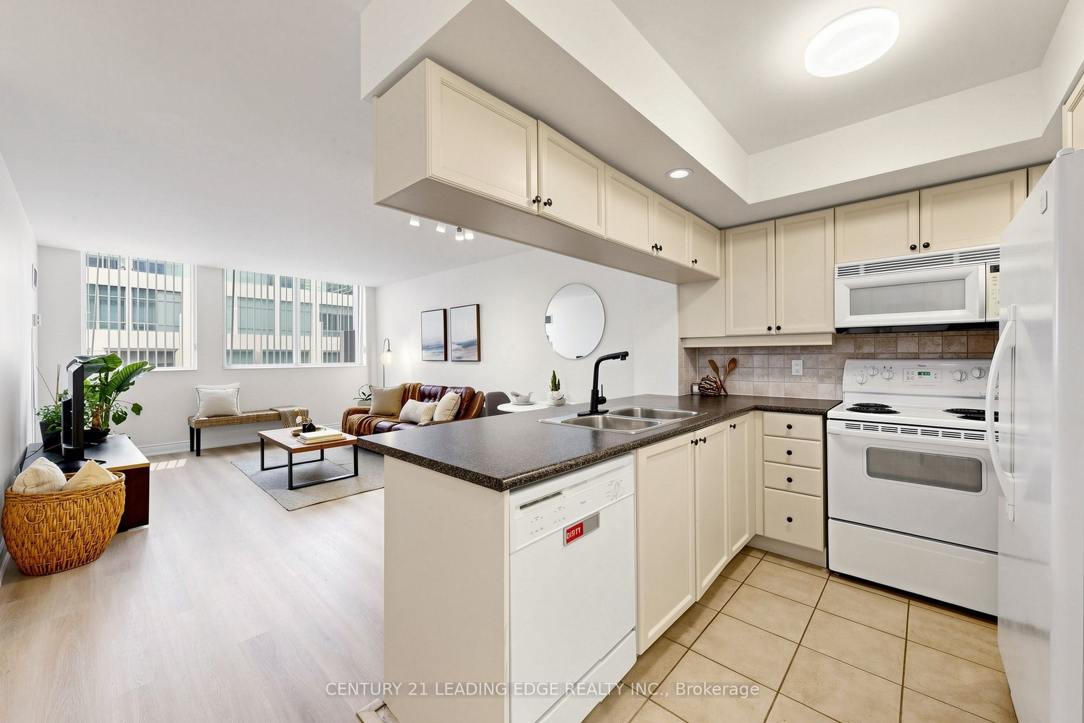 15 Northtown Way 328 Property Photo 8