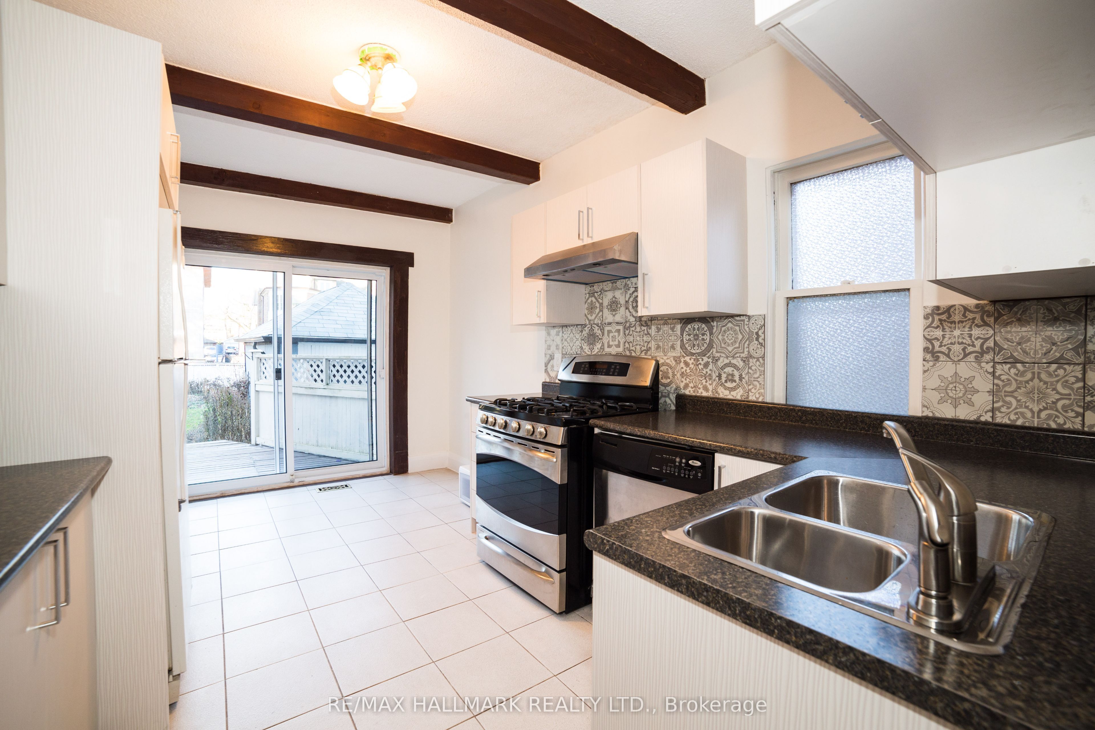 40 Snowdon Avenue Property Photo 10