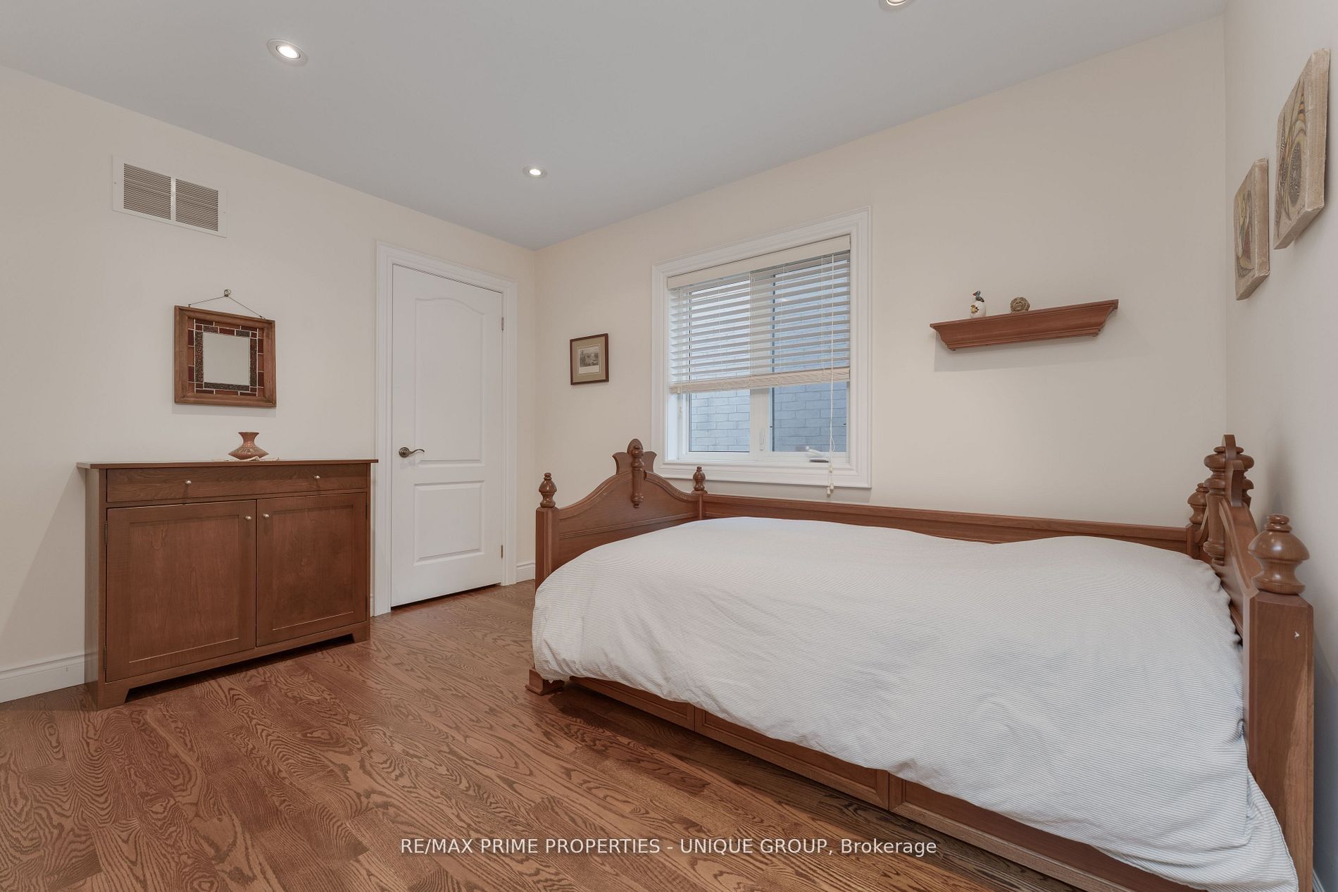 276 Greenfield Avenue Property Photo 25