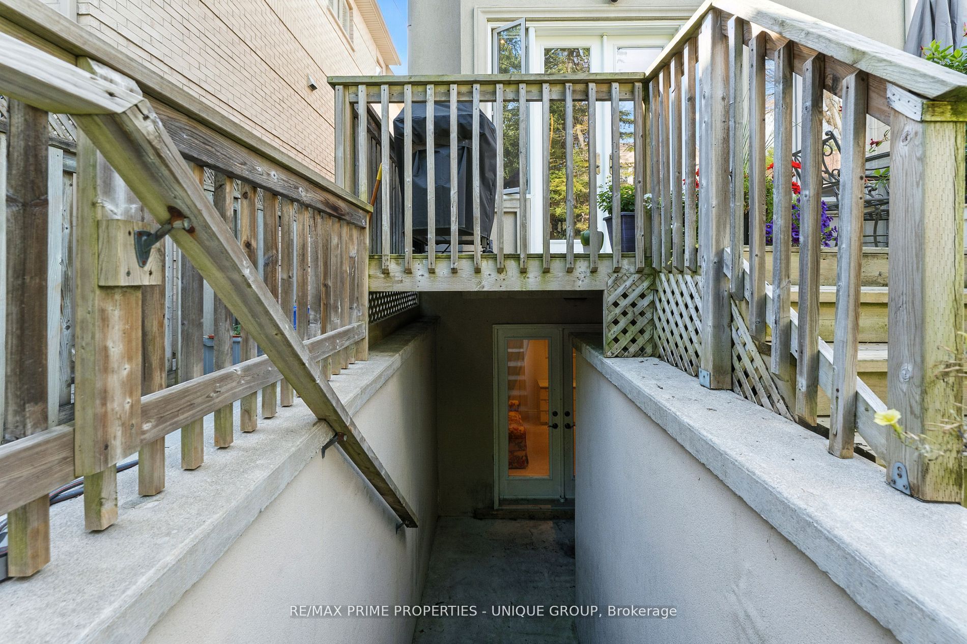 276 Greenfield Avenue Property Photo 42