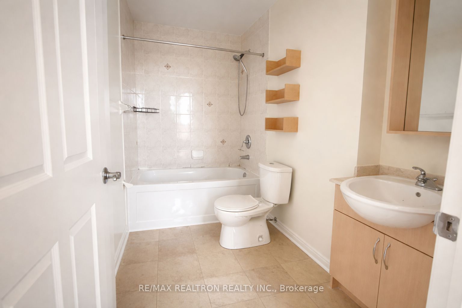 18 Holmes Avenue 1102 Property Photo 1