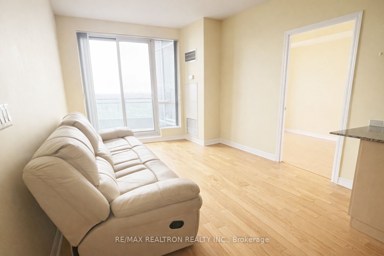 18 Holmes Avenue 1102 Property Photo 3