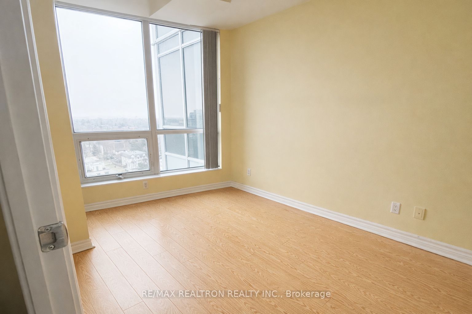 18 Holmes Avenue 1102 Property Photo 4