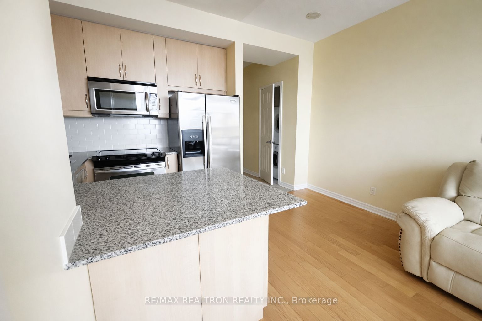 18 Holmes Avenue 1102 Property Photo 6