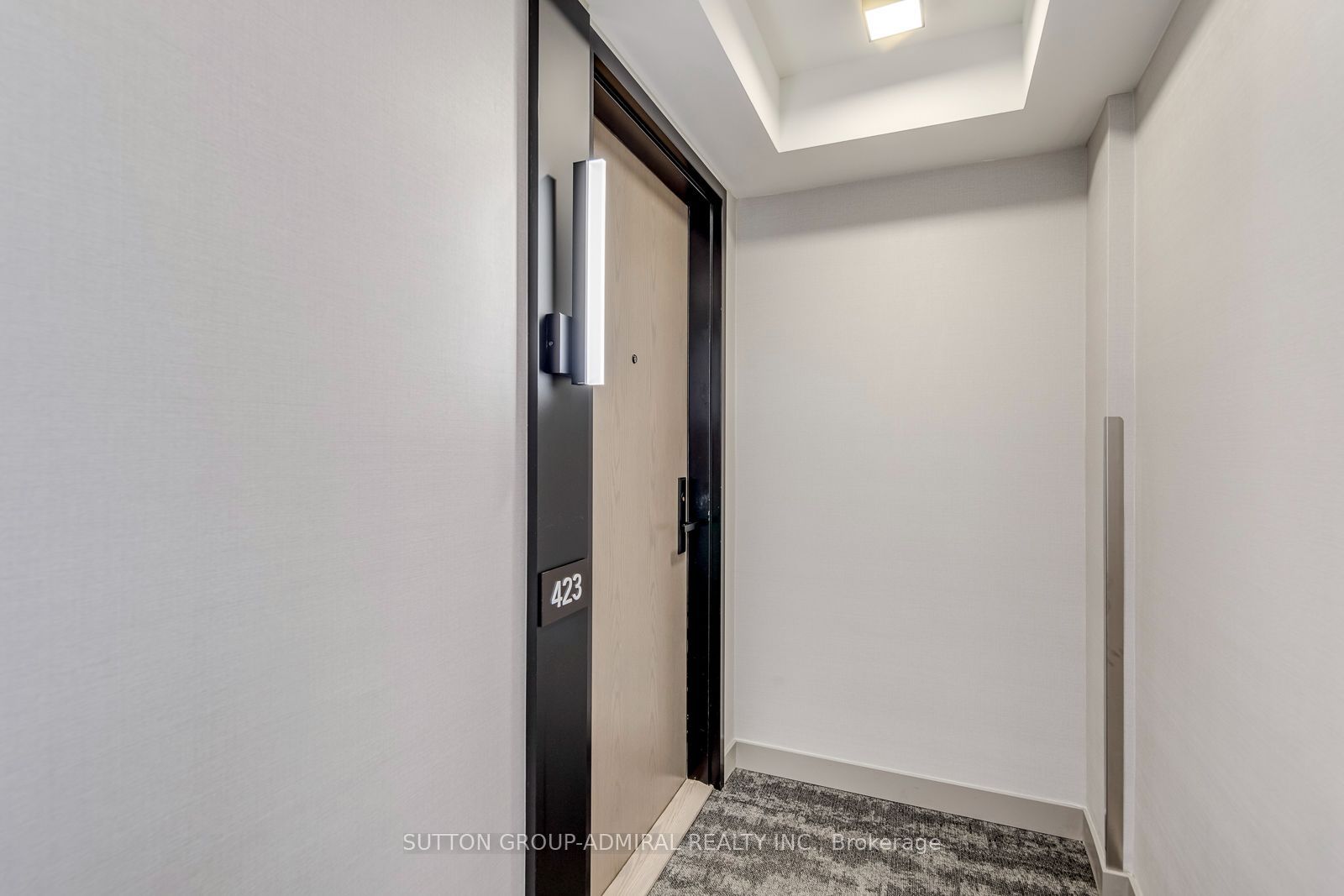 30 Tretti Way 423 Property Photo 6