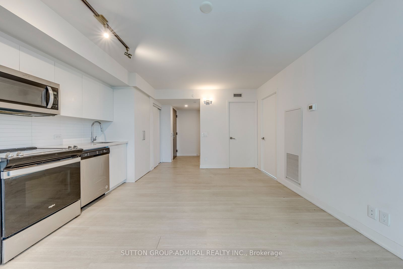 30 Tretti Way 423 Property Photo 11