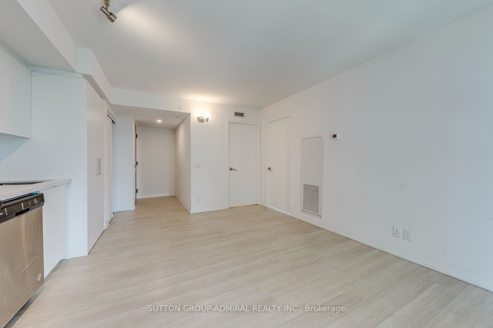 30 Tretti Way 423 Property Photo 13