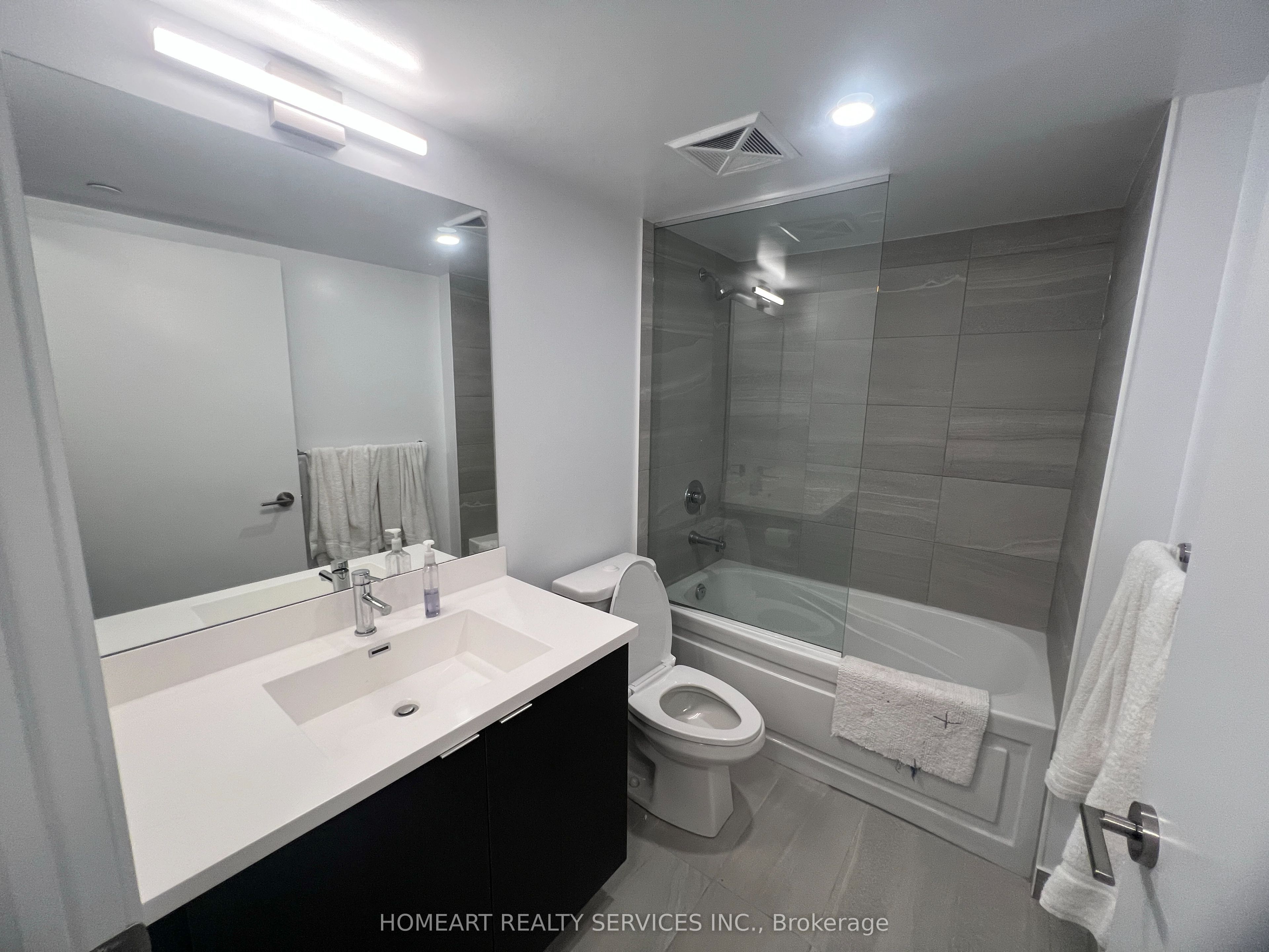 219 Dundas Street E 801 Property Photo 9