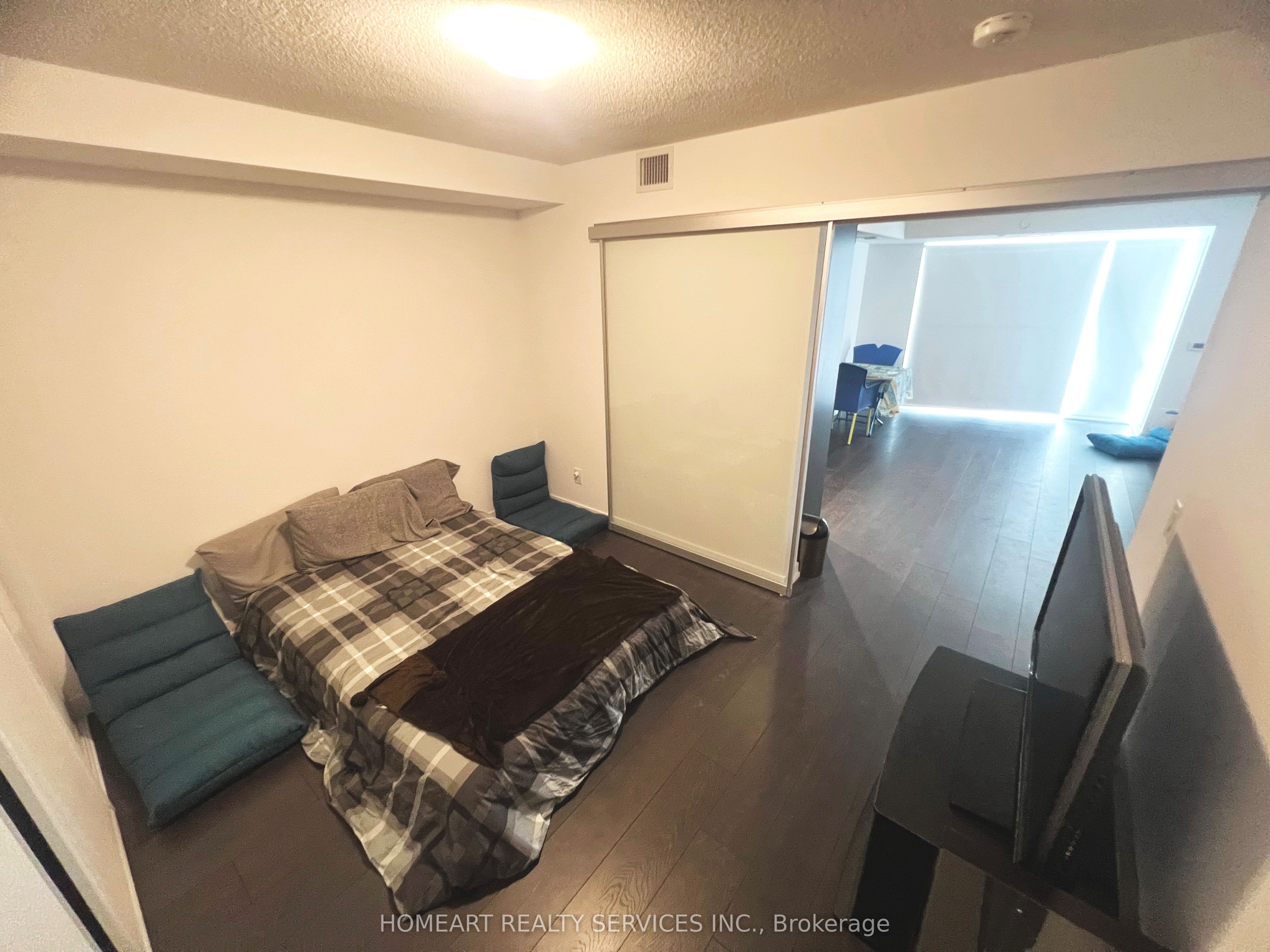 219 Dundas Street E 801 Property Photo 18