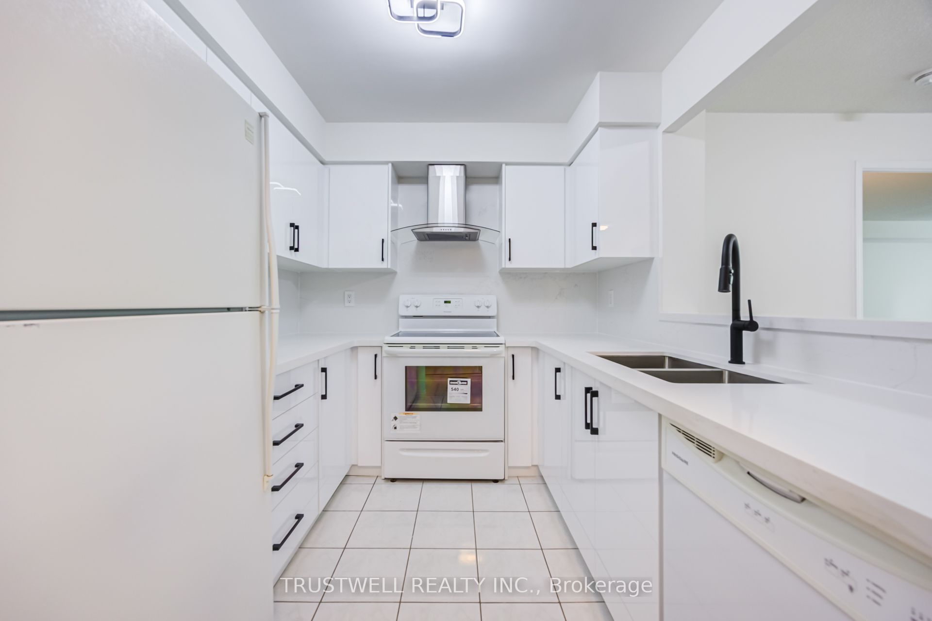 39 Pemberton Avenue 401 Property Photo 10