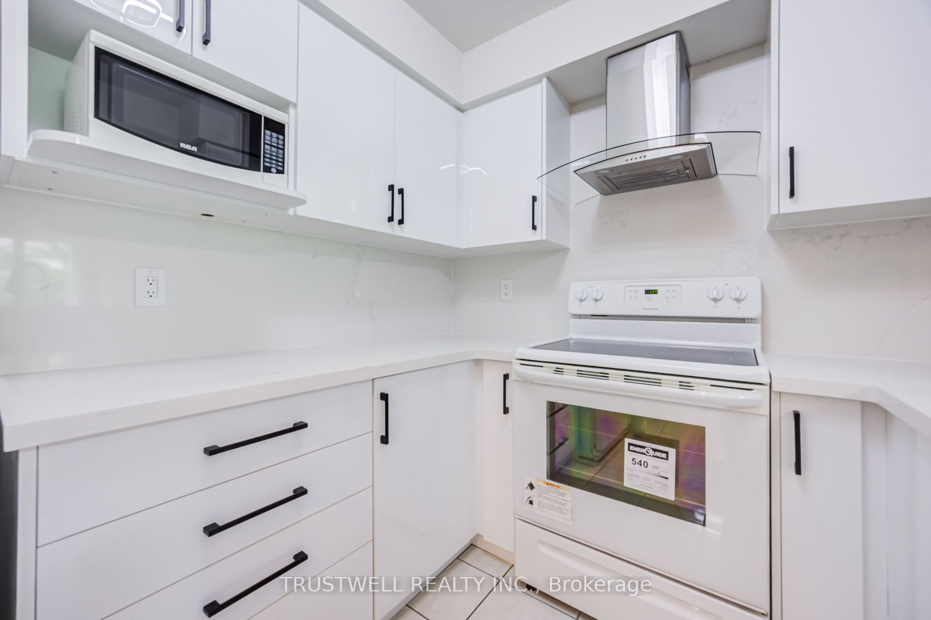 39 Pemberton Avenue 401 Property Photo 12