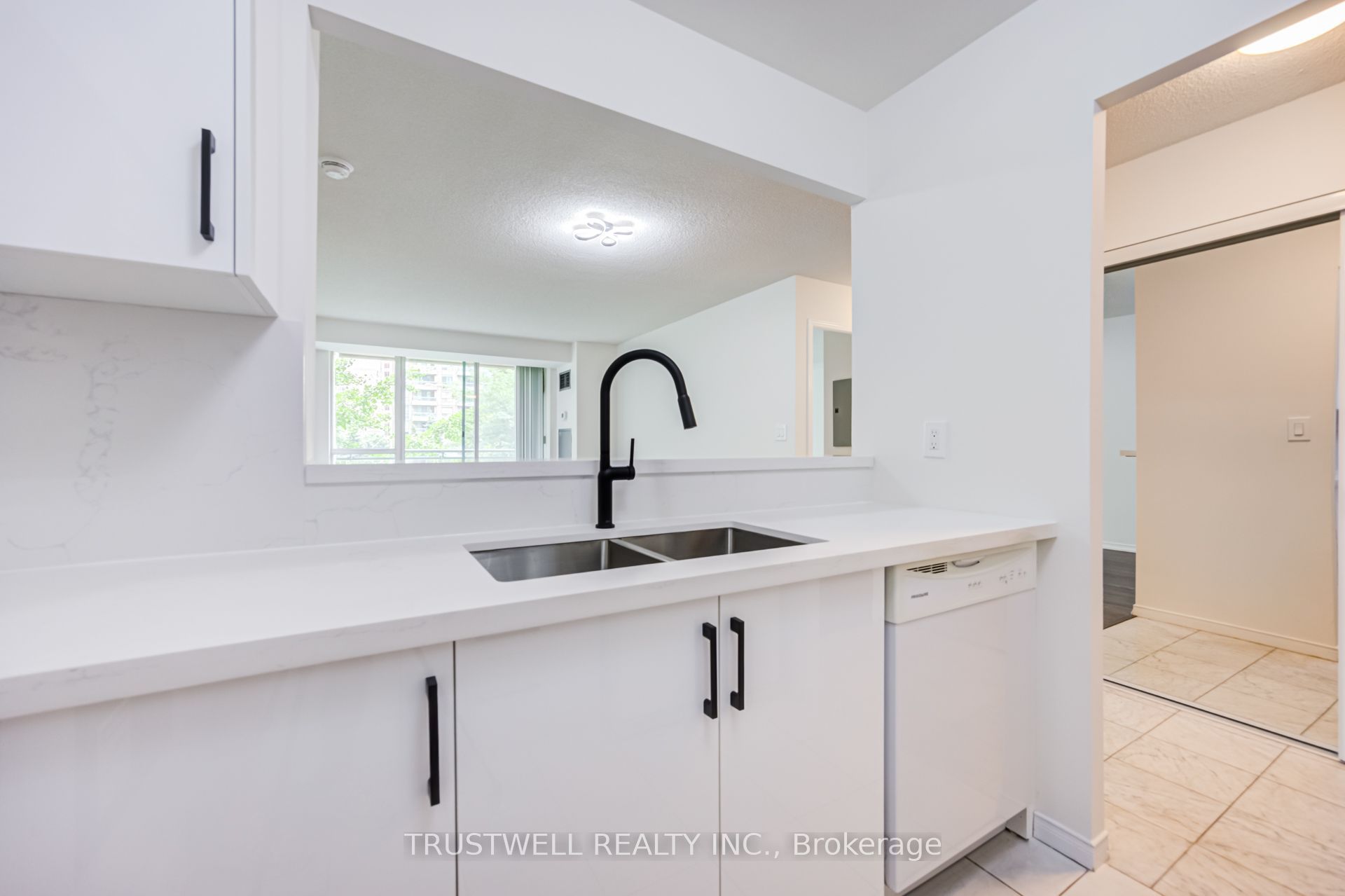 39 Pemberton Avenue 401 Property Photo 13