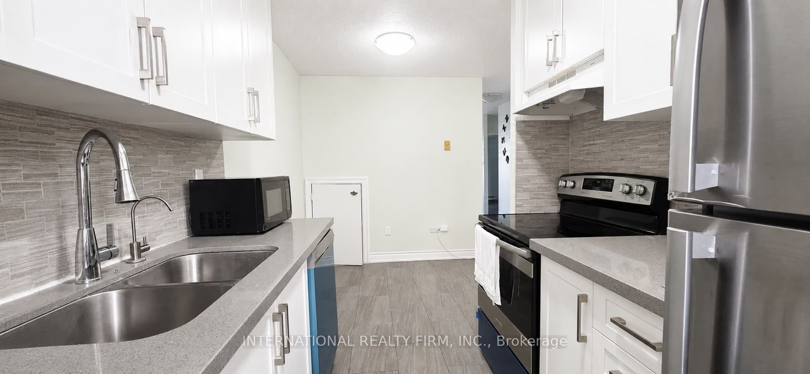 40 Sunny Glenway 308 Property Photo 3