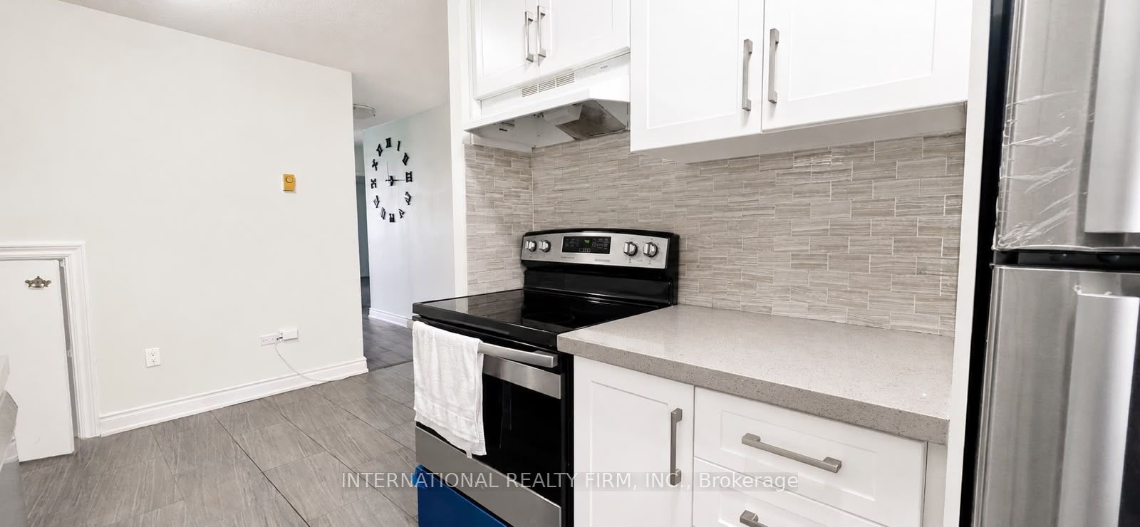 40 Sunny Glenway 308 Property Photo 4