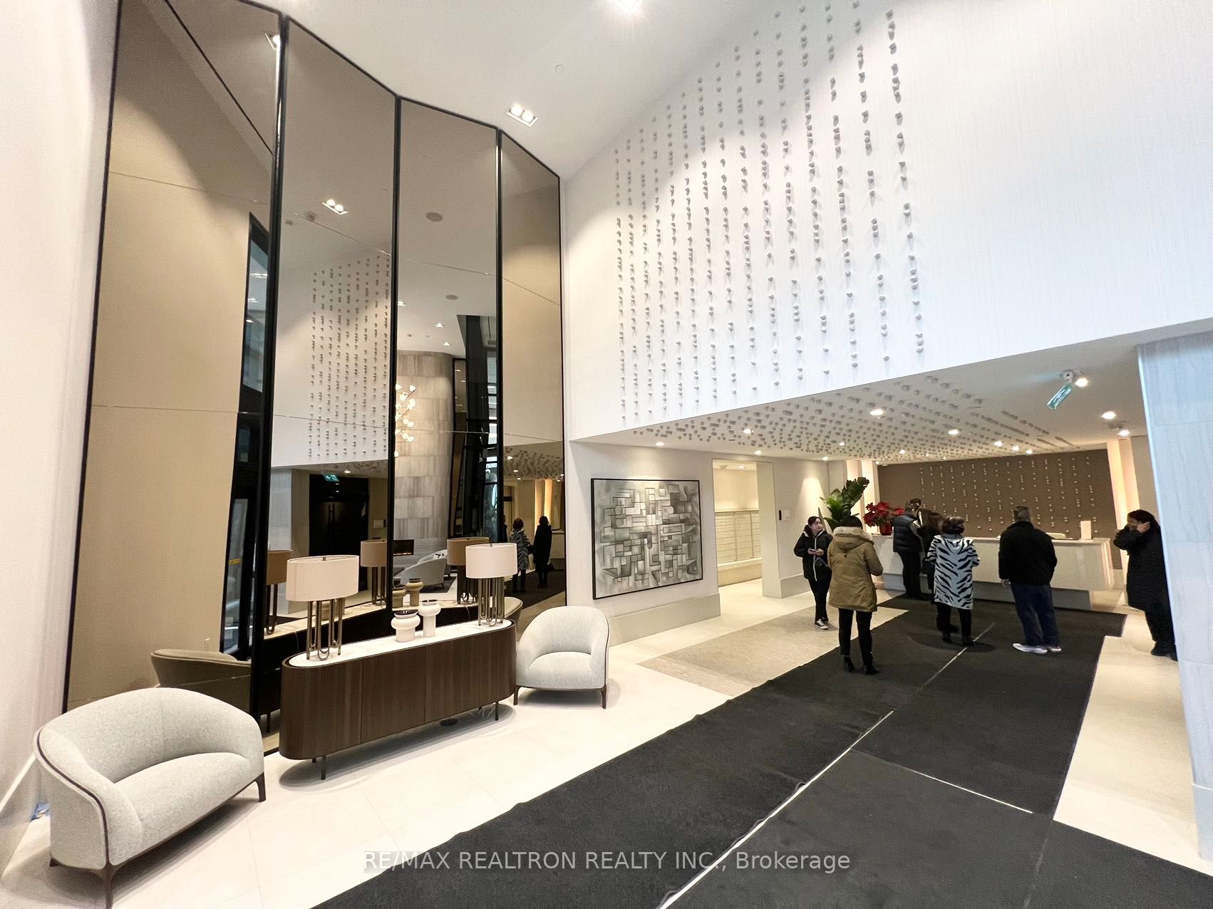 2020 Bathurst Street 207 Property Photo 4