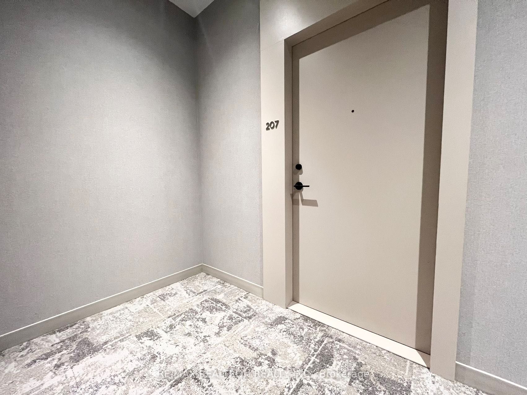 2020 Bathurst Street 207 Property Photo 6