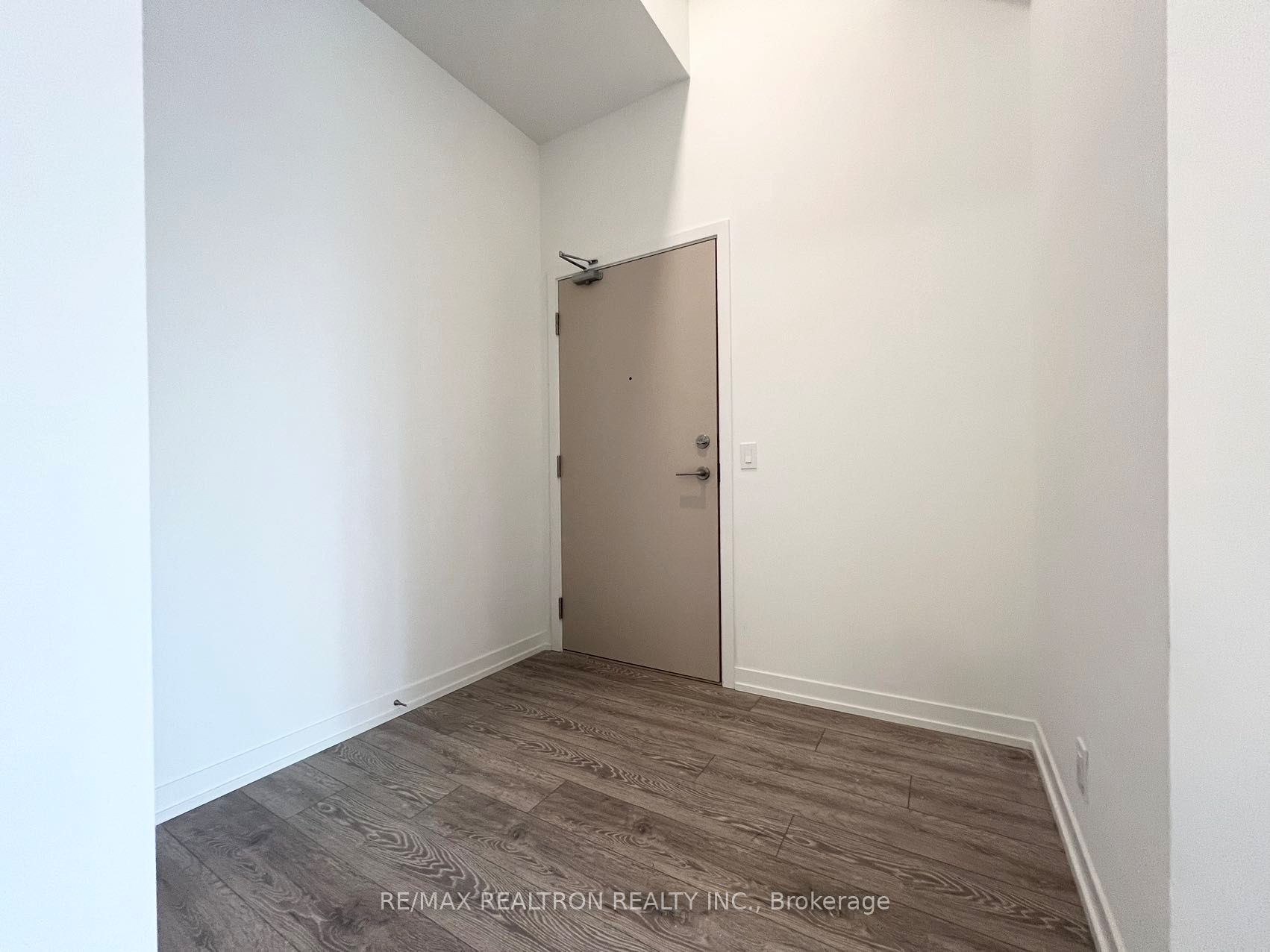 2020 Bathurst Street 207 Property Photo 8