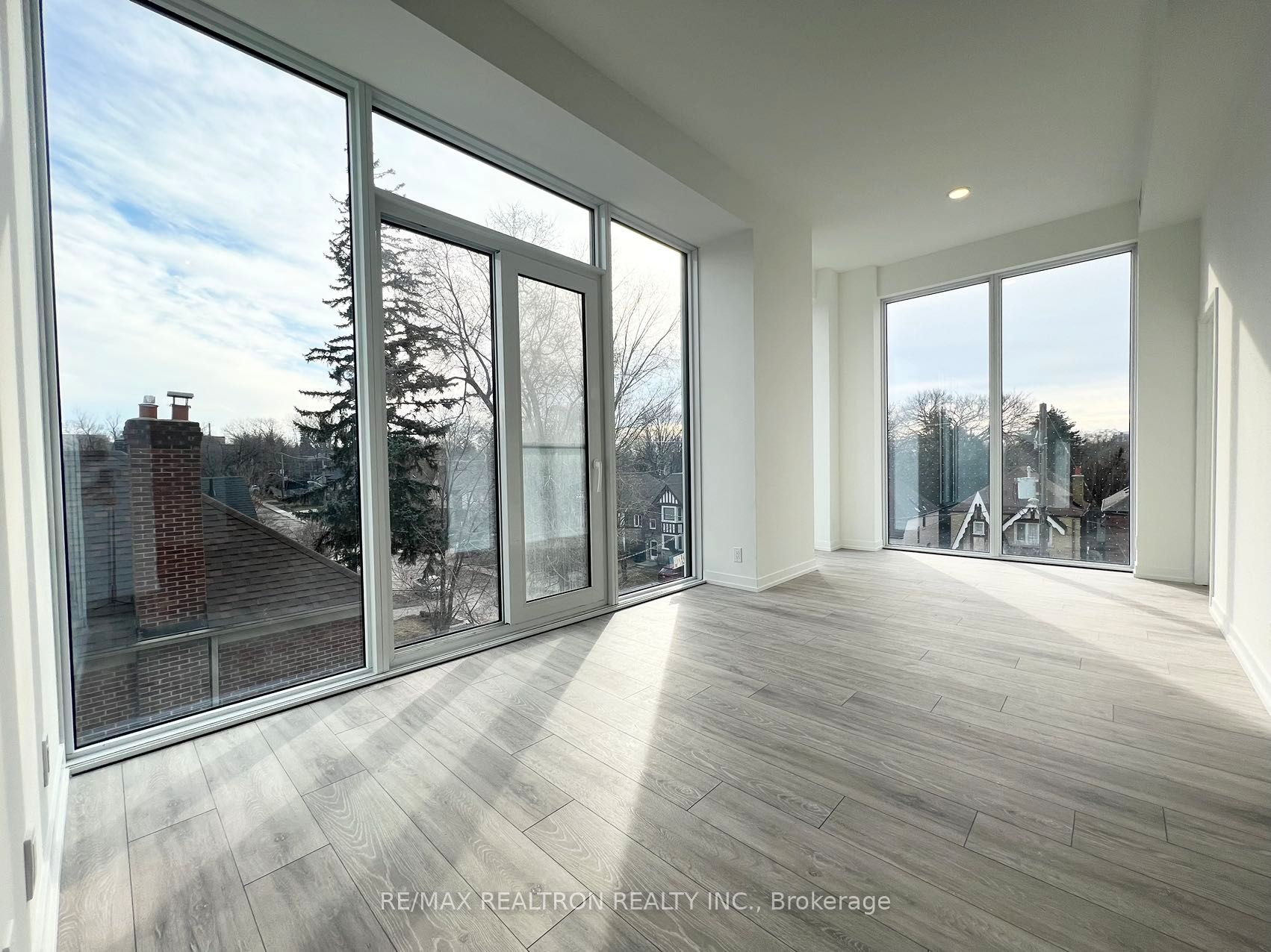 2020 Bathurst Street 207 Property Photo 9