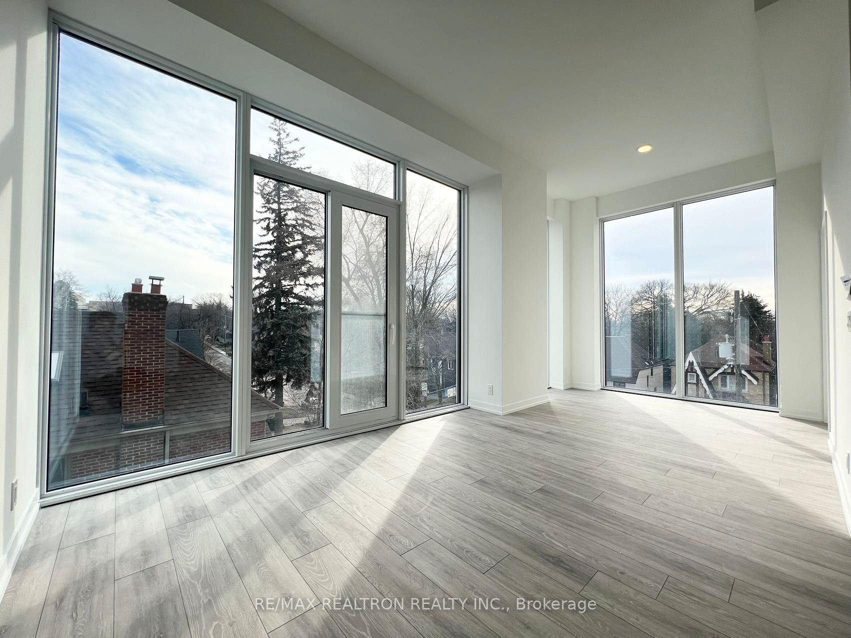 2020 Bathurst Street 207 Property Photo 11