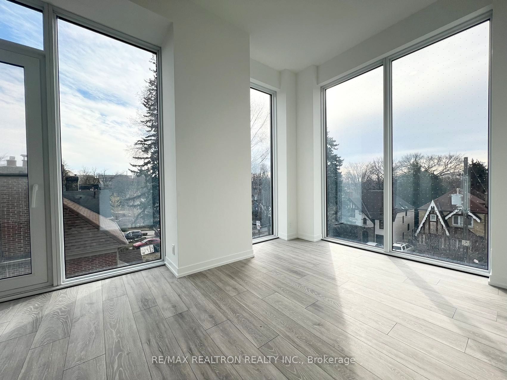 2020 Bathurst Street 207 Property Photo 12